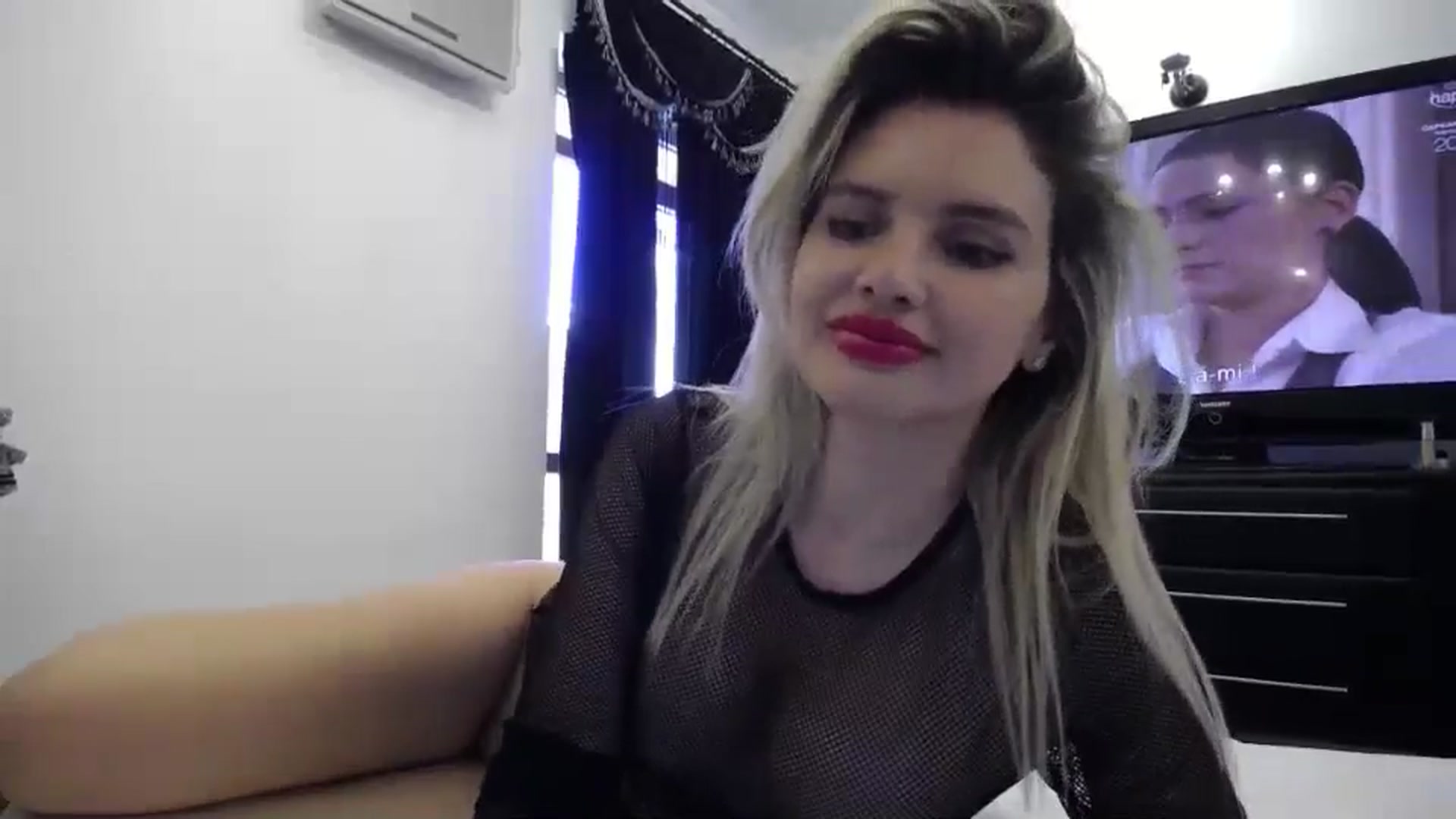 Gallery image thumbnail from Klarita_'s myfreecams stream on, 04/26/2024, 15:27 image 5 of 20