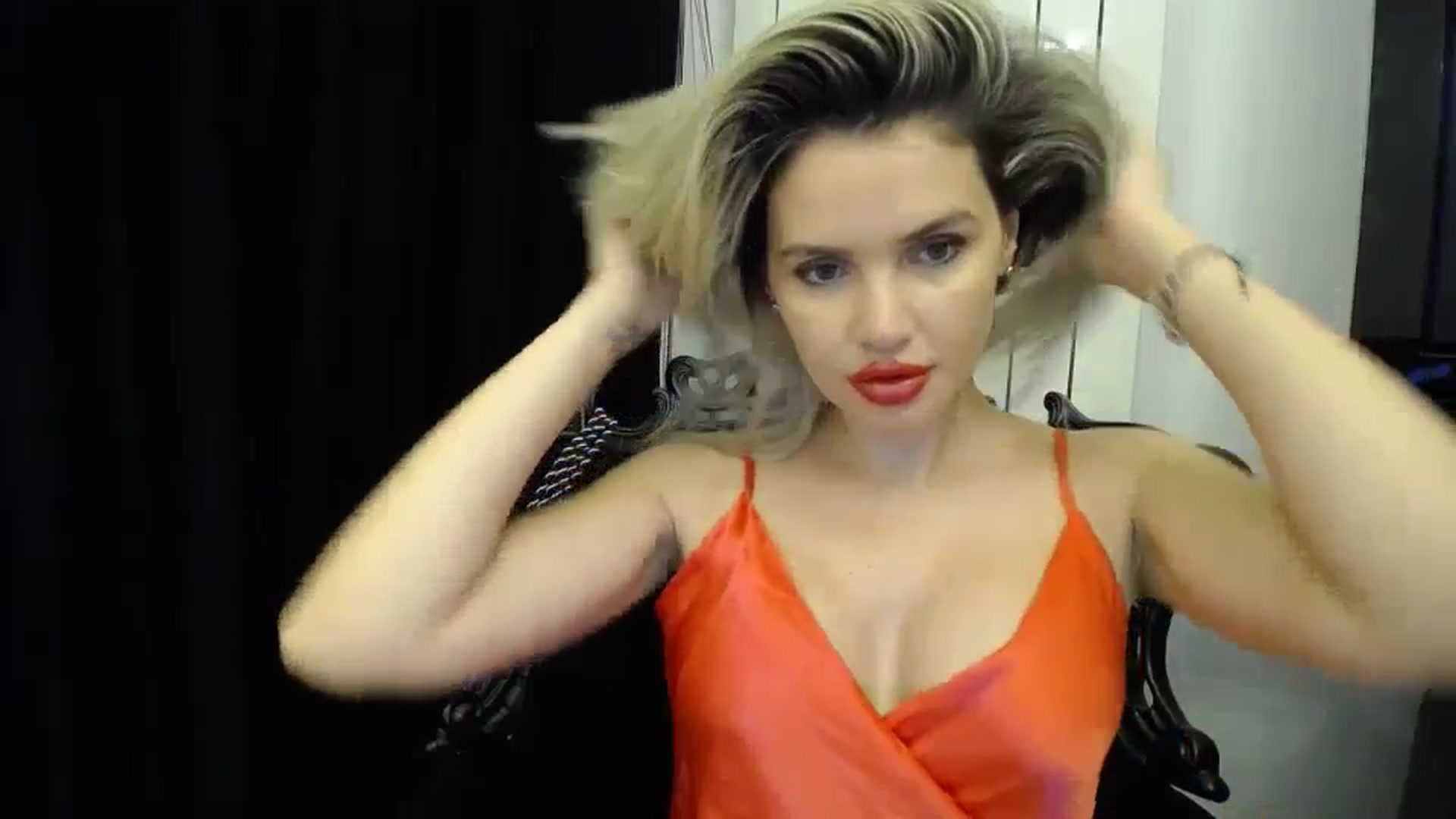 Gallery image thumbnail from Klarita_'s myfreecams stream on, 04/26/2024, 22:52 image 3 of 20