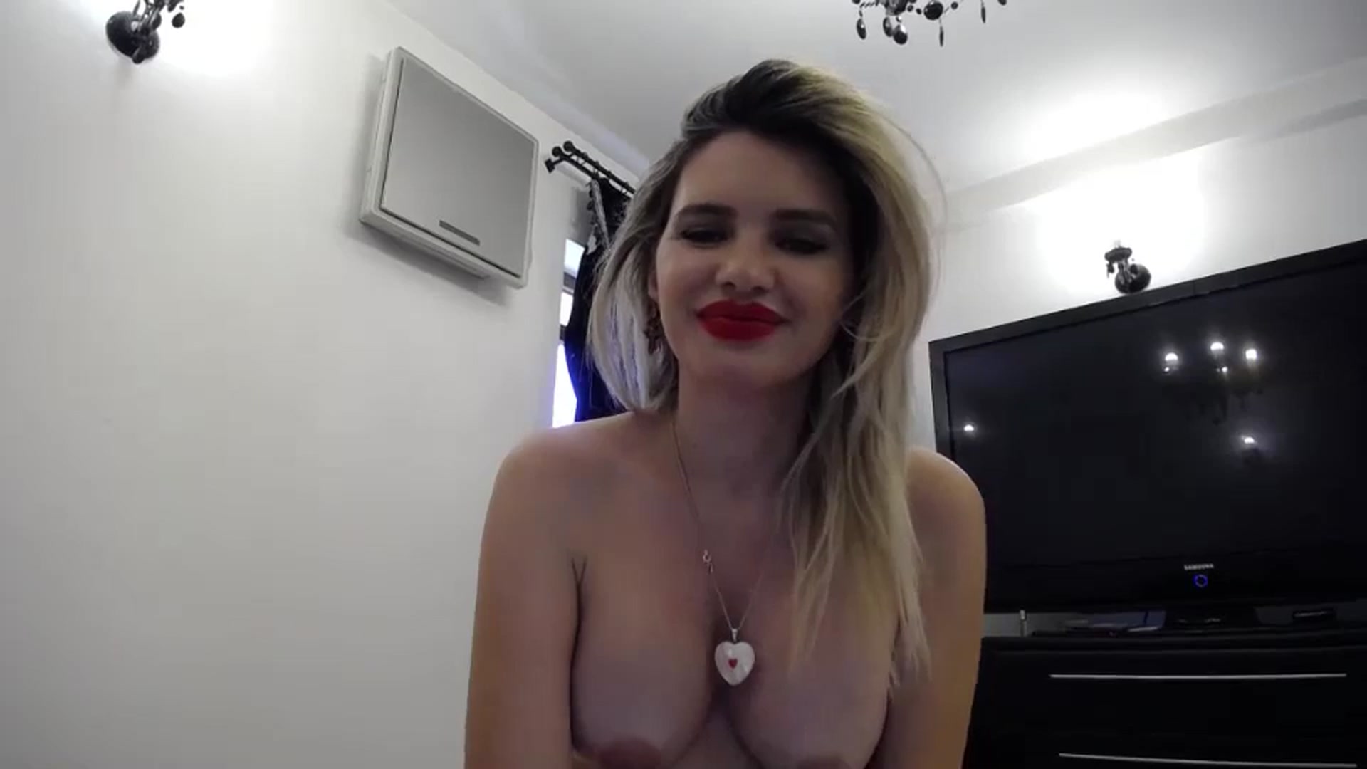 Gallery image thumbnail from Klarita_'s myfreecams stream on, 04/27/2024, 16:12 image 4 of 20