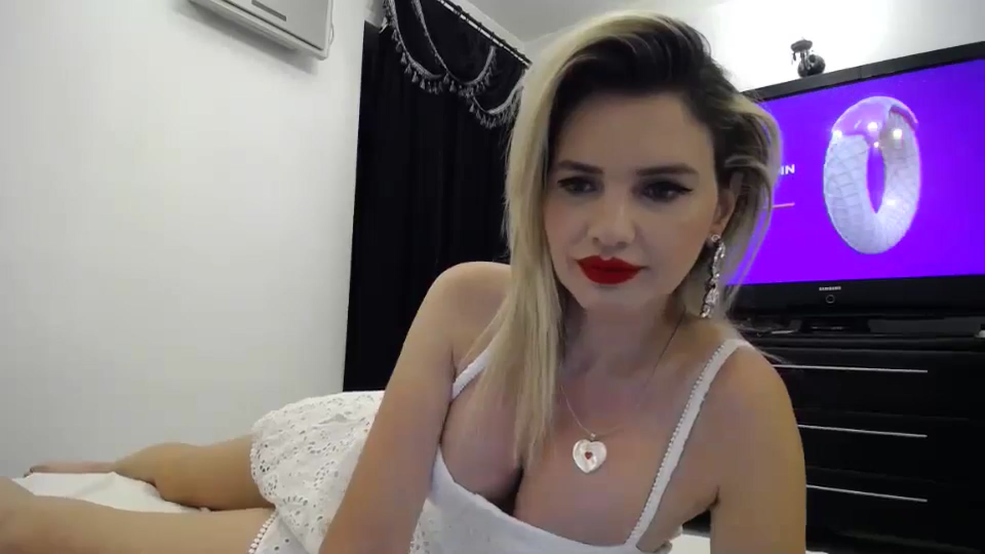Gallery image thumbnail from Klarita_'s myfreecams stream on, 04/28/2024, 21:00 image 2 of 20