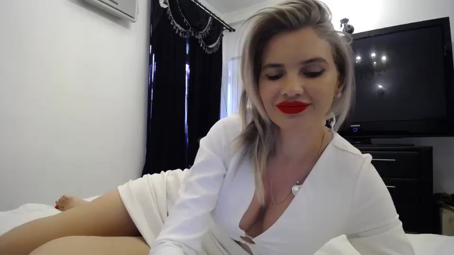 Gallery image thumbnail from Klarita_'s myfreecams stream on, 05/03/2024, 14:40 image 1 of 20