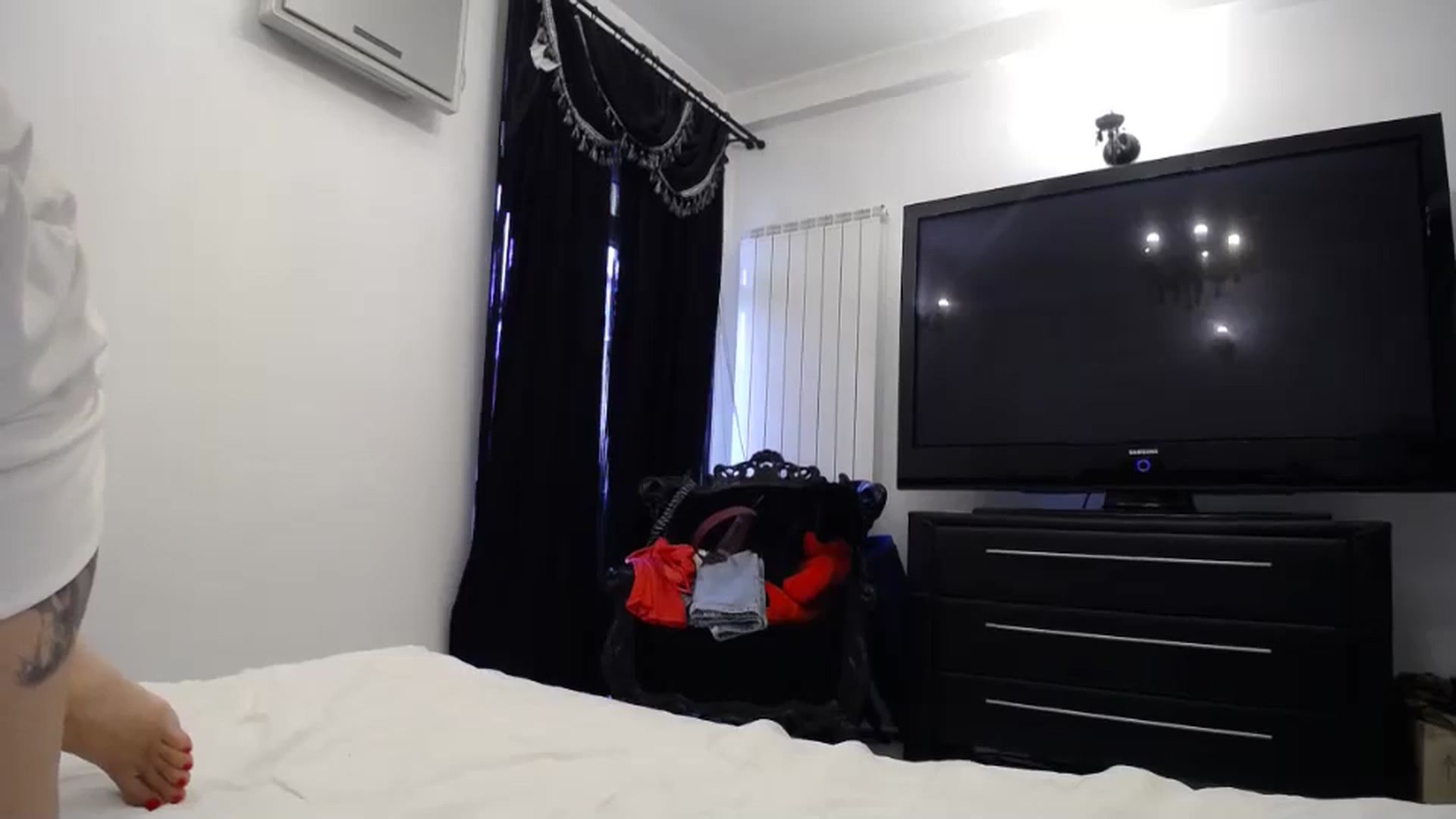 Gallery image thumbnail from Klarita_'s myfreecams stream on, 05/03/2024, 14:40 image 2 of 20