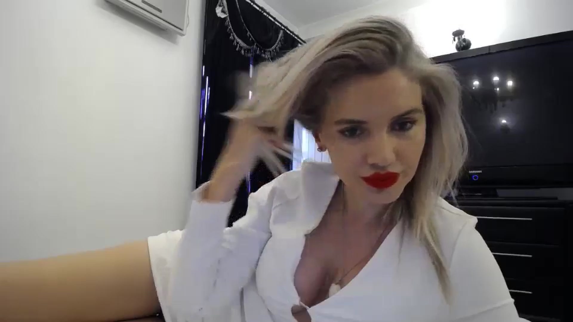 Gallery image thumbnail from Klarita_'s myfreecams stream on, 05/03/2024, 14:40 image 7 of 20