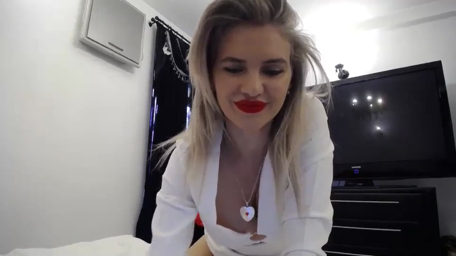 Gallery image thumbnail from Klarita_'s myfreecams stream on, 05/03/2024, 14:40 image 3 of 20