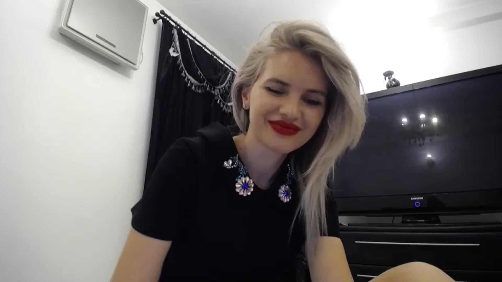 Gallery image thumbnail from Klarita_'s myfreecams stream on, 05/03/2024, 23:42 image 5 of 20