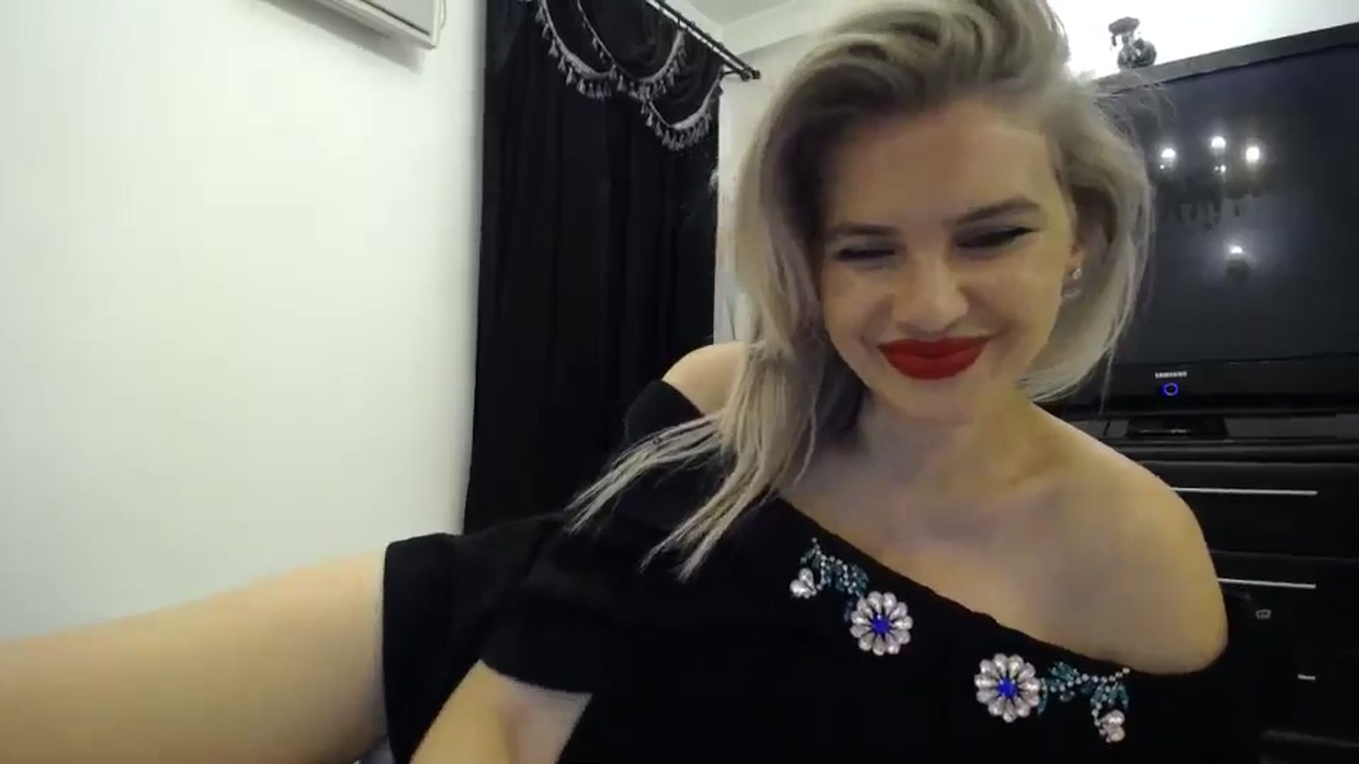 Gallery image thumbnail from Klarita_'s myfreecams stream on, 05/03/2024, 23:42 image 19 of 20