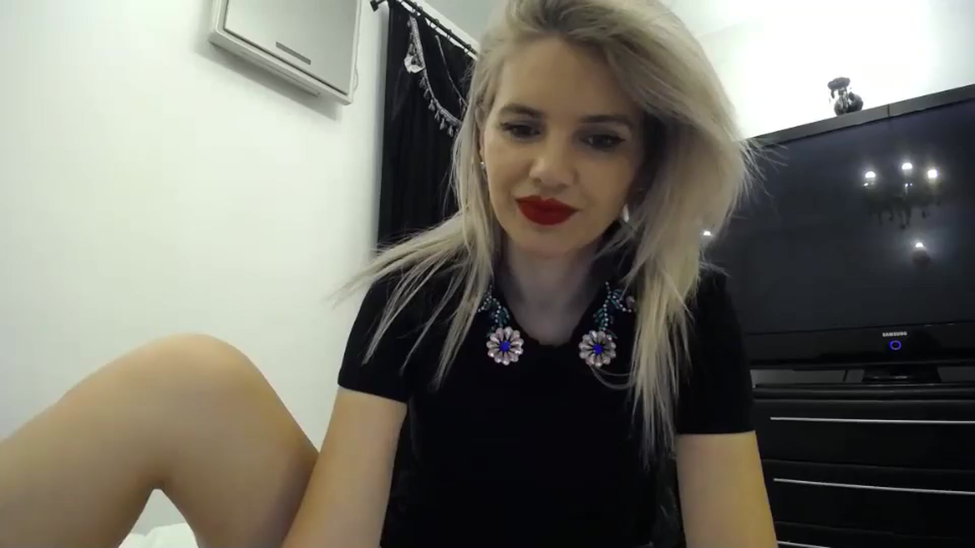 Gallery image thumbnail from Klarita_'s myfreecams stream on, 05/03/2024, 23:42 image 14 of 20