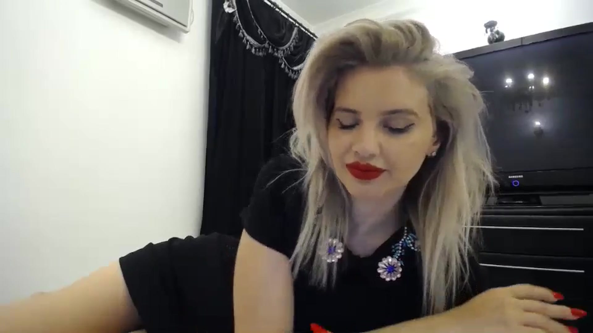 Gallery image thumbnail from Klarita_'s myfreecams stream on, 05/03/2024, 23:42 image 11 of 20