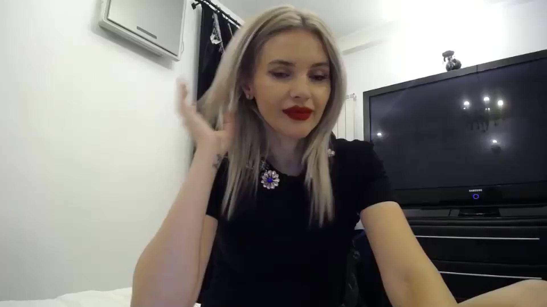 Gallery image thumbnail from Klarita_'s myfreecams stream on, 05/03/2024, 23:42 image 8 of 20