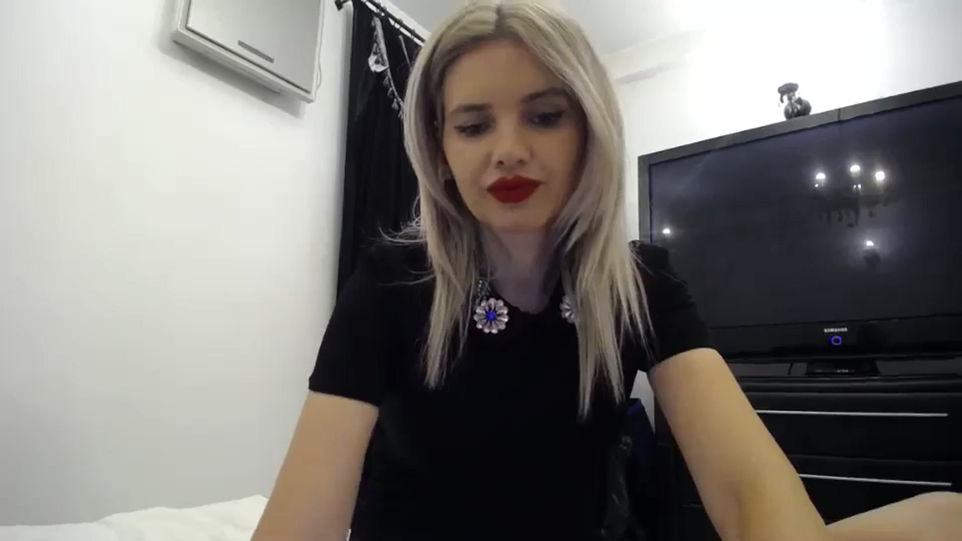 Gallery image thumbnail from Klarita_'s myfreecams stream on, 05/03/2024, 23:42 image 9 of 20