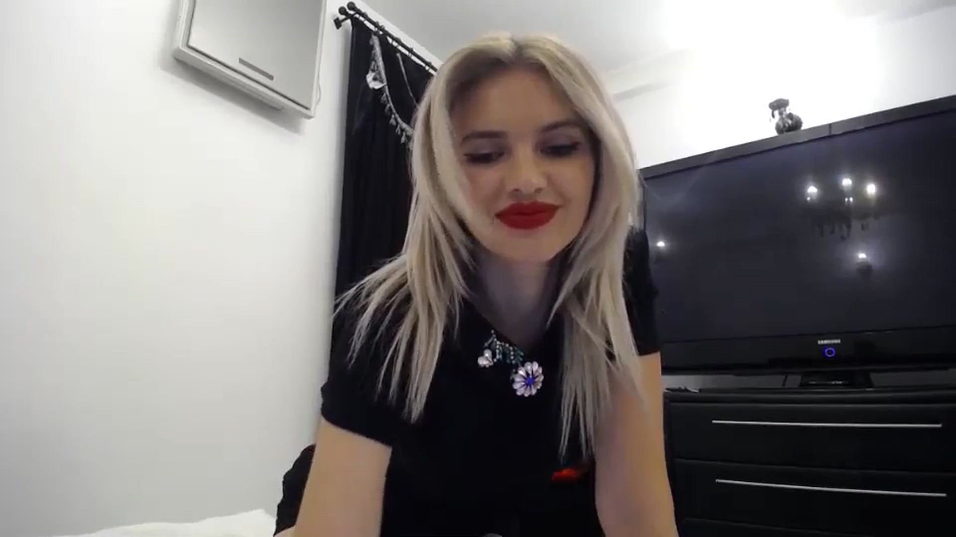 Gallery image thumbnail from Klarita_'s myfreecams stream on, 05/03/2024, 23:42 image 7 of 20