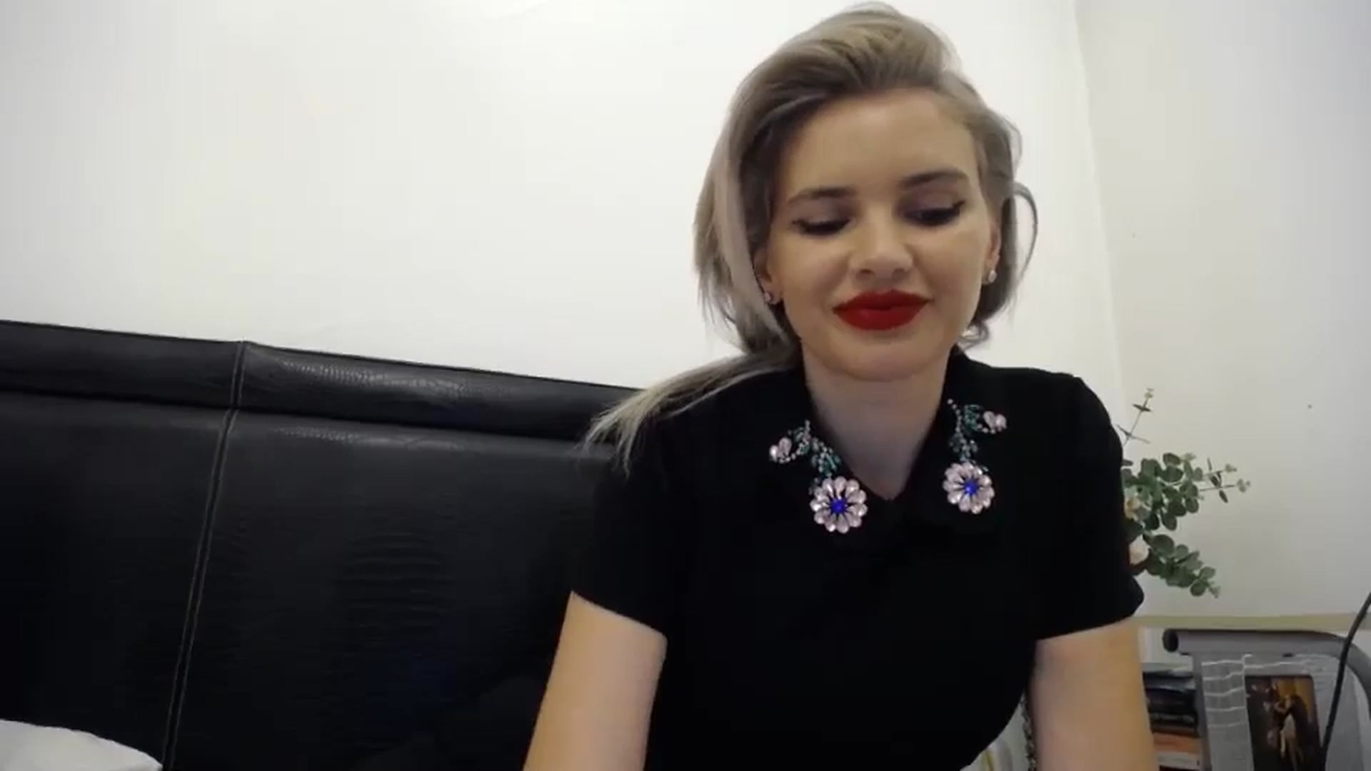 Gallery image thumbnail from Klarita_'s myfreecams stream on, 05/03/2024, 23:42 image 3 of 20
