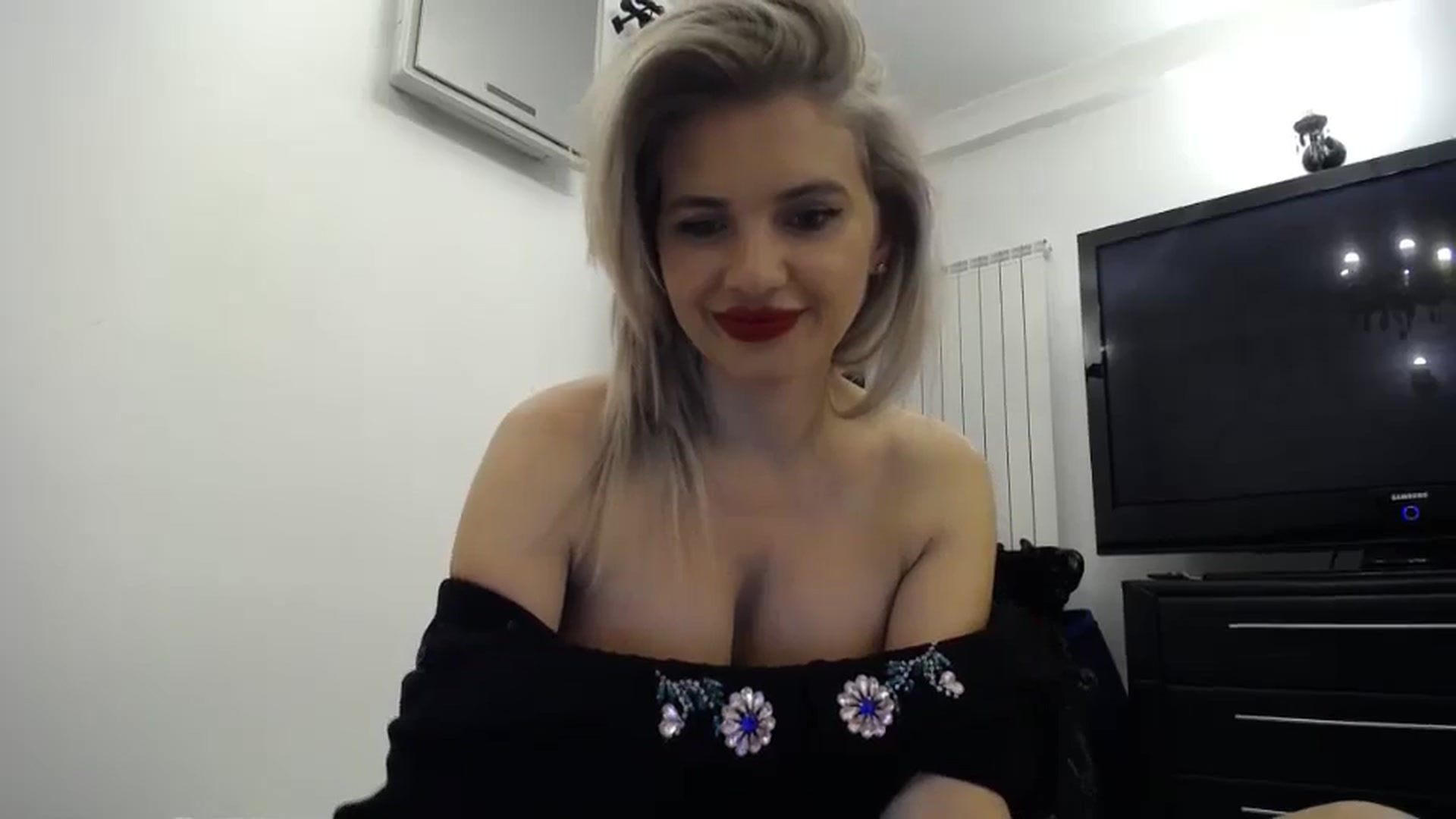 Gallery image thumbnail from Klarita_'s myfreecams stream on, 05/03/2024, 23:59 image 8 of 20