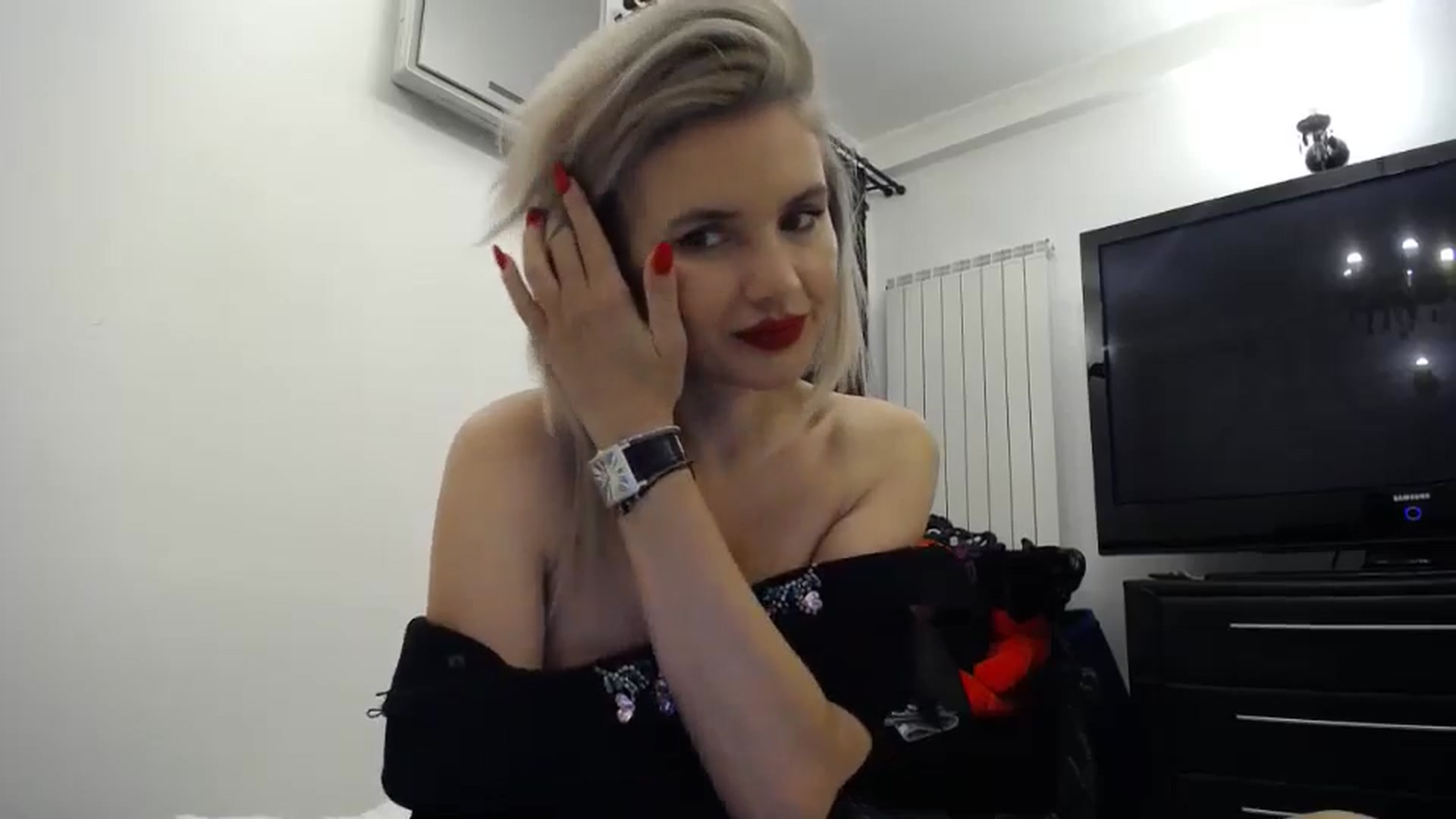 Gallery image thumbnail from Klarita_'s myfreecams stream on, 05/03/2024, 23:59 image 16 of 20