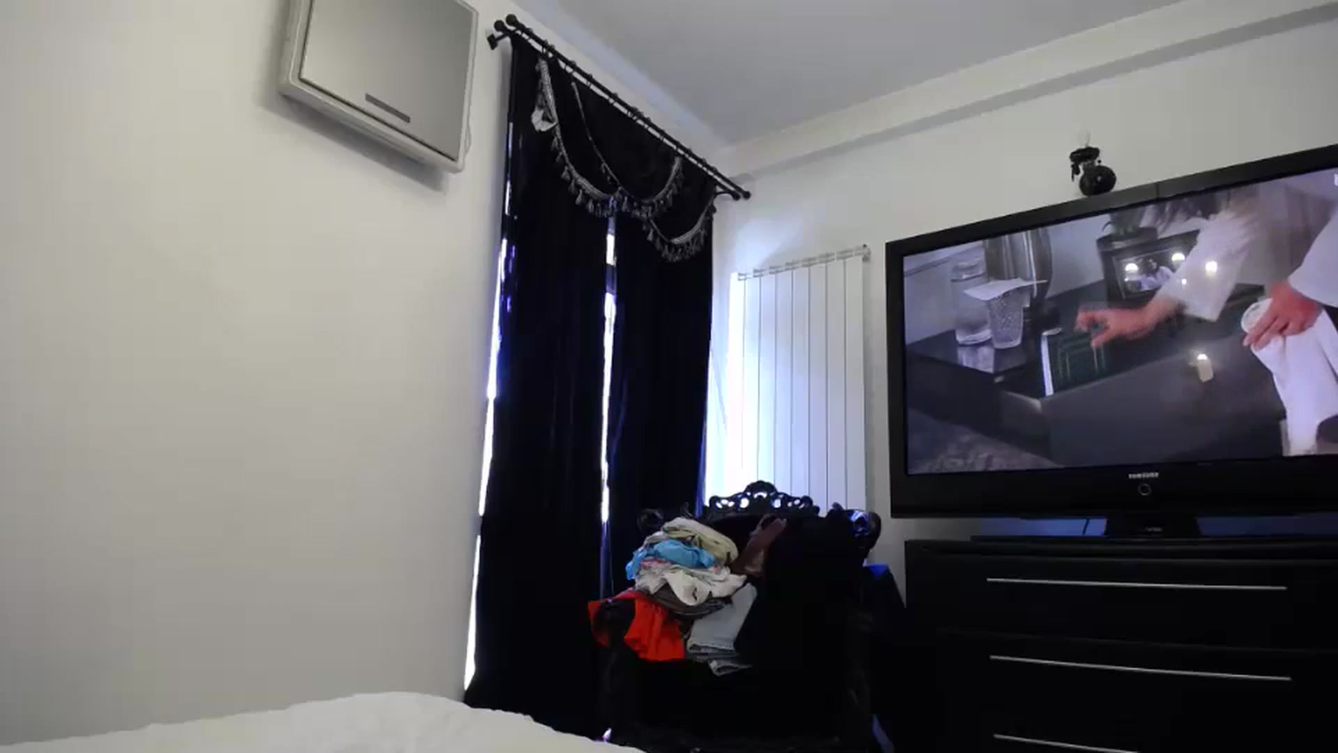 Gallery image thumbnail from Klarita_'s myfreecams stream on, 05/04/2024, 15:09 image 3 of 20