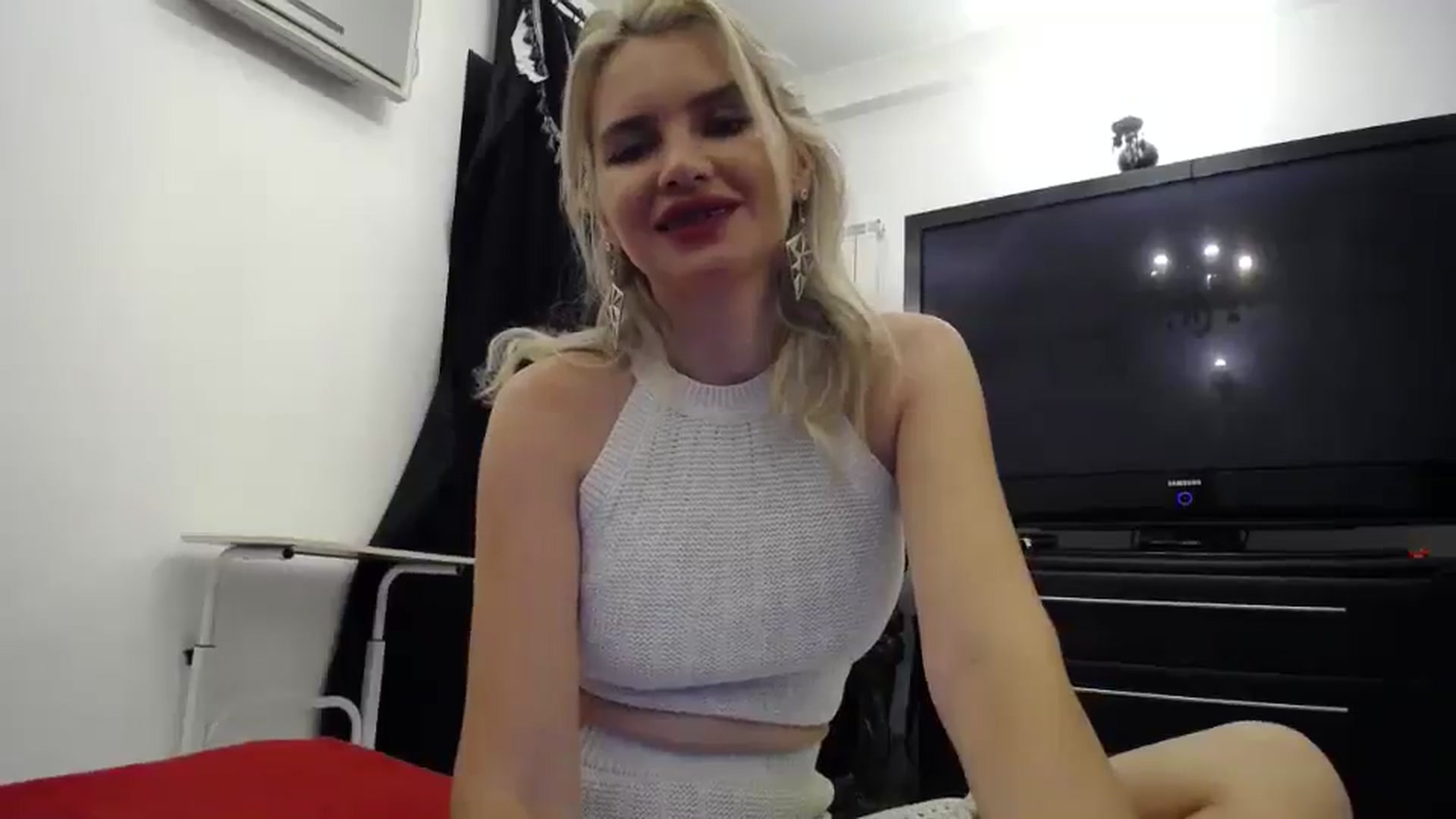 Gallery image thumbnail from Klarita_'s myfreecams stream on, 05/16/2024, 21:10 image 13 of 20