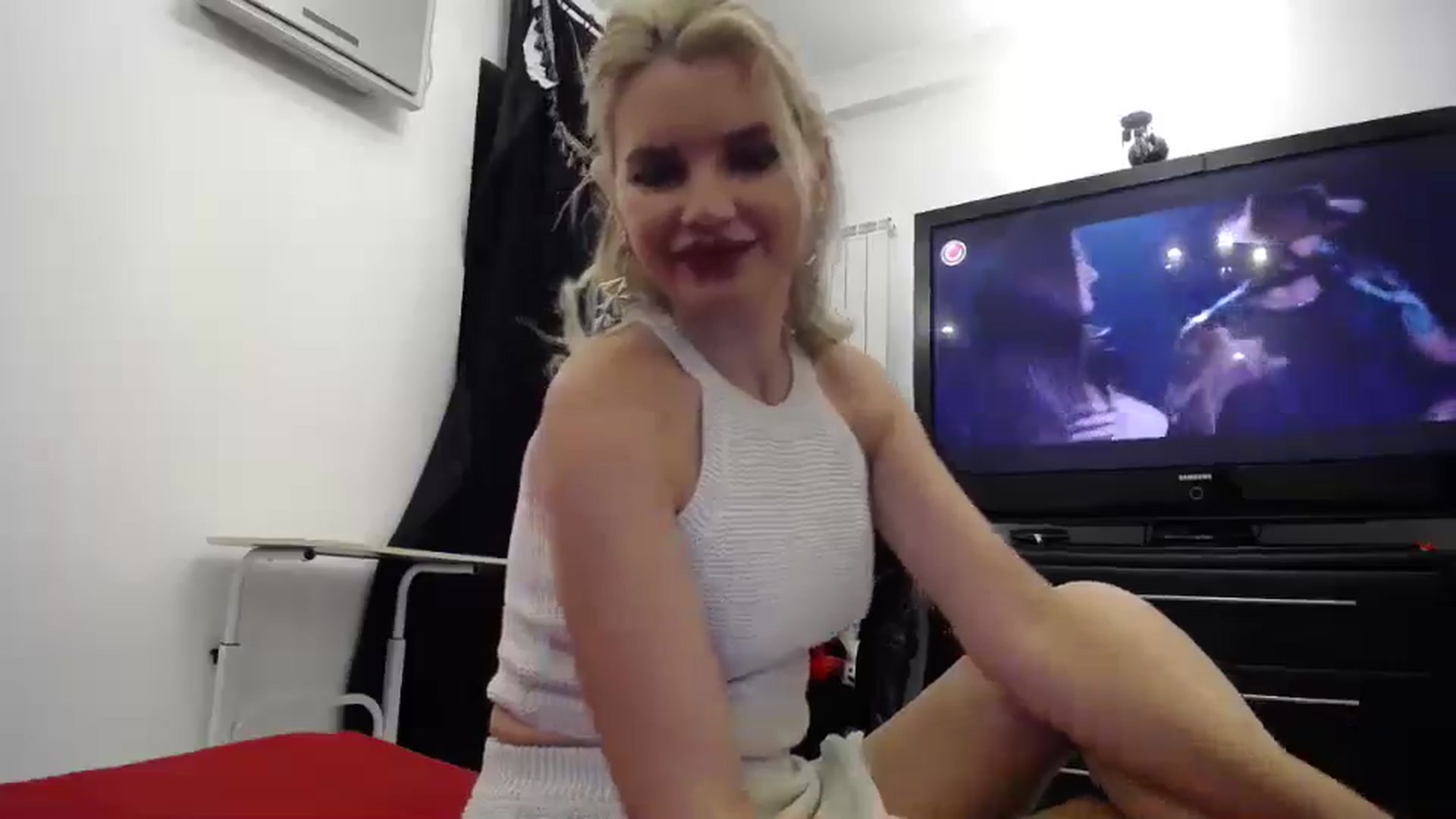 Gallery image thumbnail from Klarita_'s myfreecams stream on, 05/16/2024, 21:10 image 3 of 20