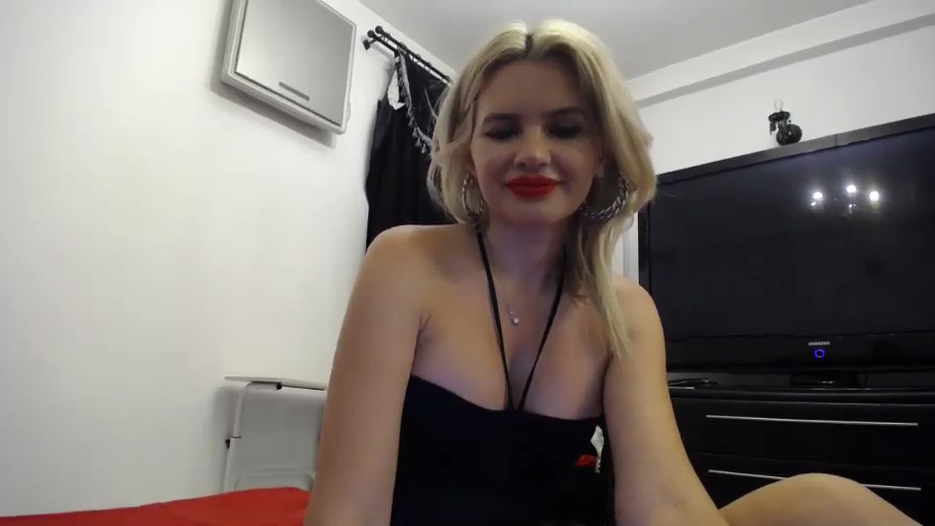 Gallery image thumbnail from Klarita_'s myfreecams stream on, 05/19/2024, 21:40 image 12 of 20