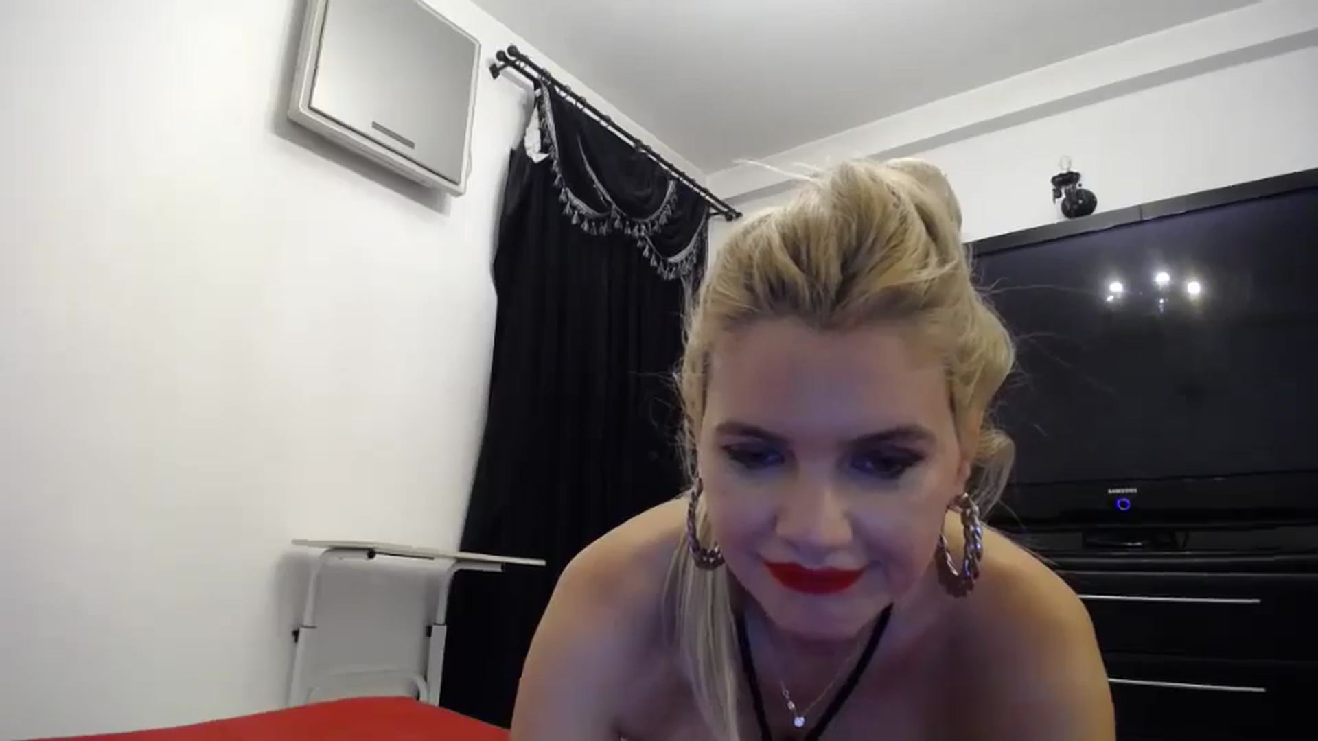 Gallery image thumbnail from Klarita_'s myfreecams stream on, 05/19/2024, 21:40 image 20 of 20