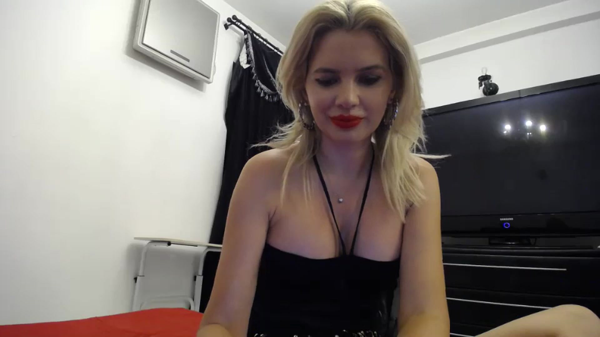 Gallery image thumbnail from Klarita_'s myfreecams stream on, 05/19/2024, 21:40 image 8 of 20