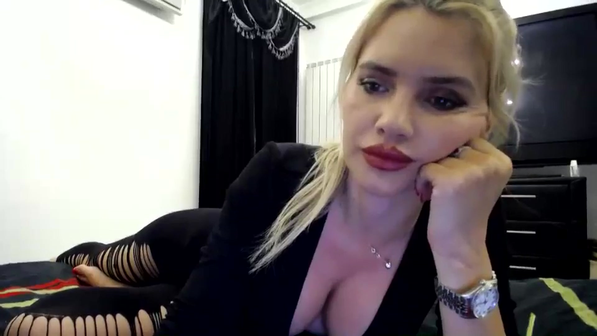 Gallery image thumbnail from Klarita_'s myfreecams stream on, 05/22/2024, 20:29 image 7 of 20