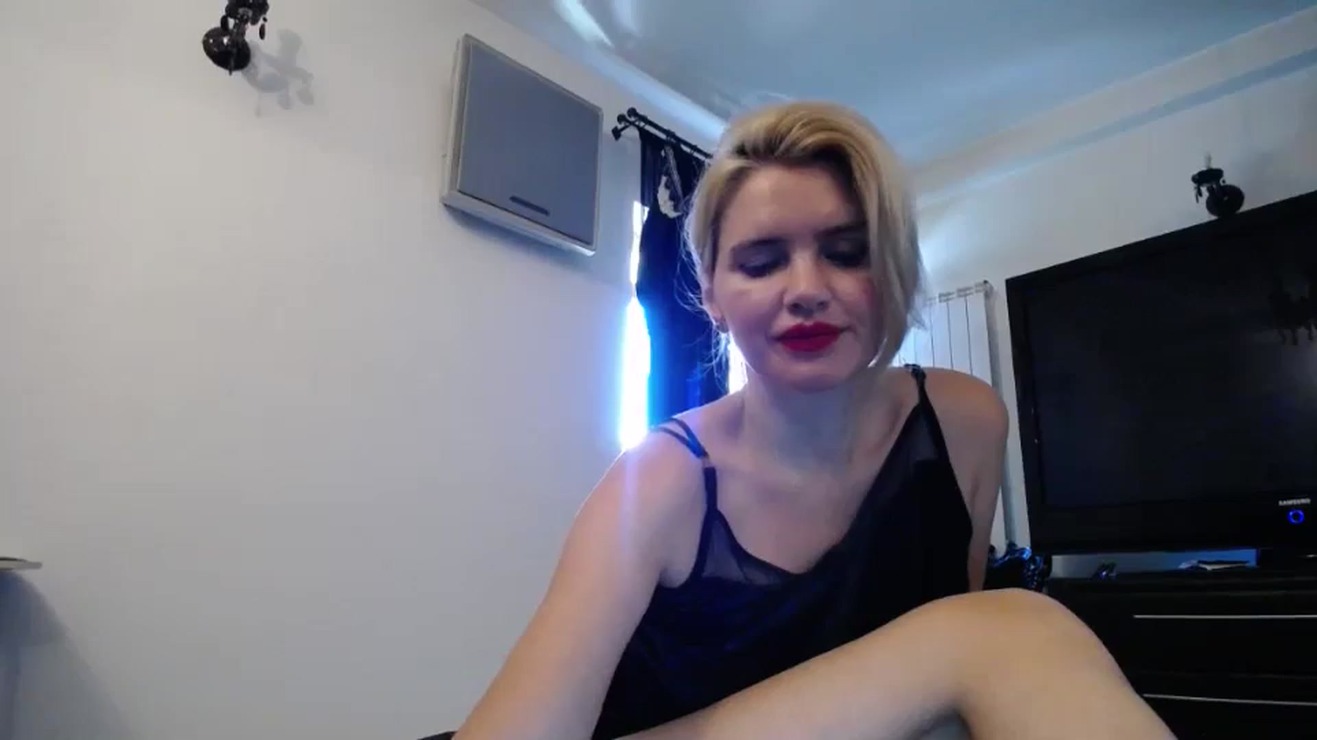 Gallery image thumbnail from Klarita_'s myfreecams stream on, 05/26/2024, 14:10 image 17 of 20