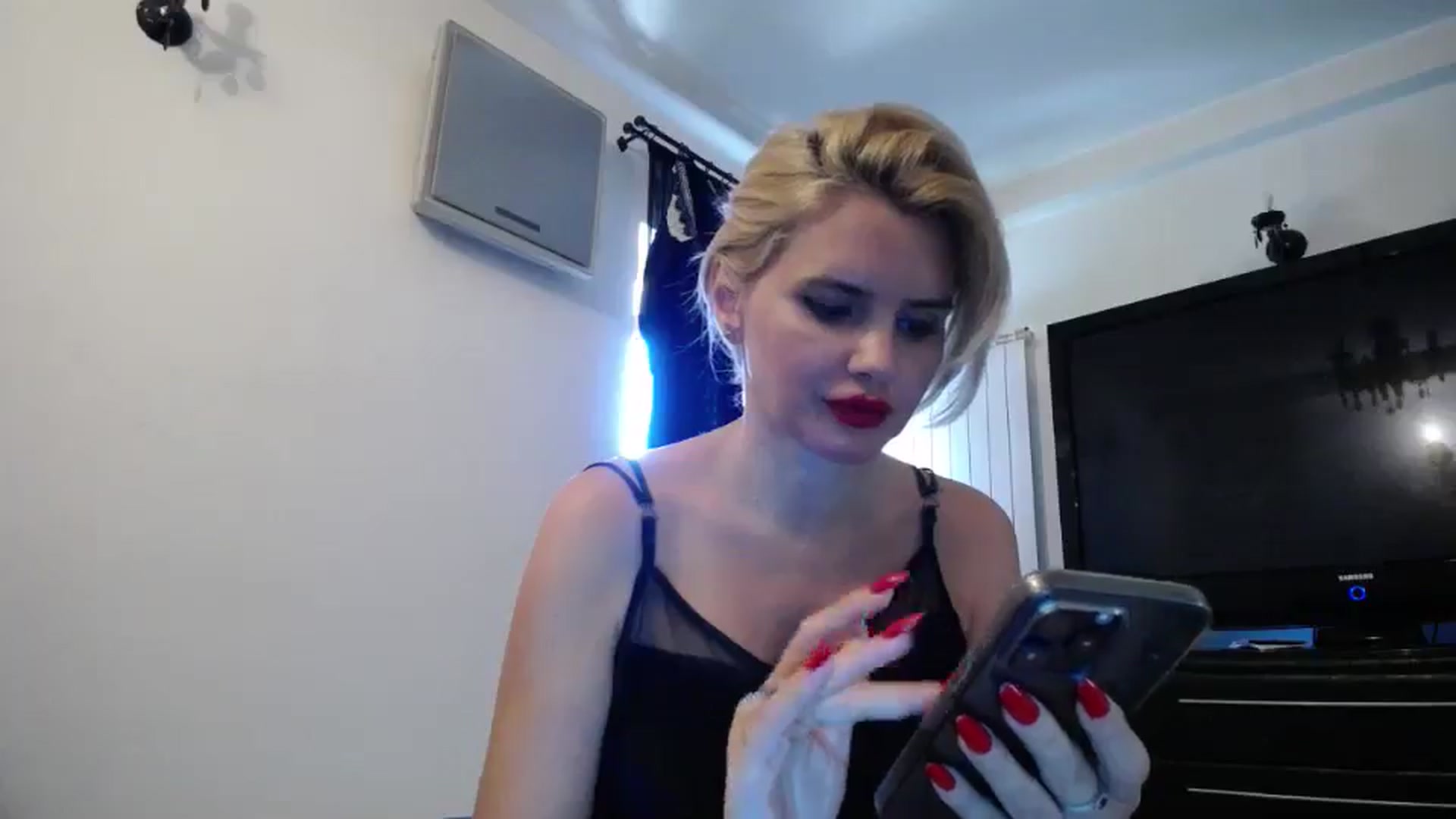 Gallery image thumbnail from Klarita_'s myfreecams stream on, 05/26/2024, 14:10 image 5 of 20