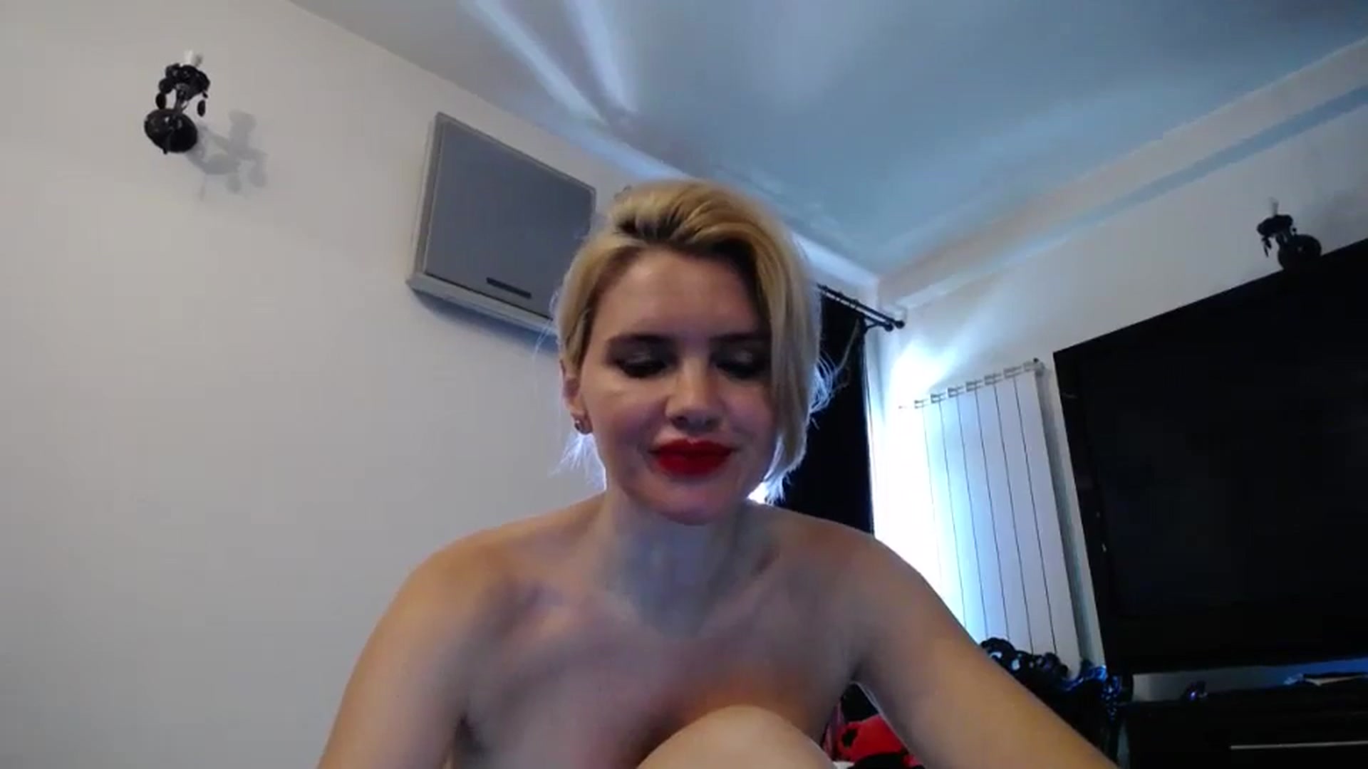 Gallery image thumbnail from Klarita_'s myfreecams stream on, 05/26/2024, 14:10 image 14 of 20