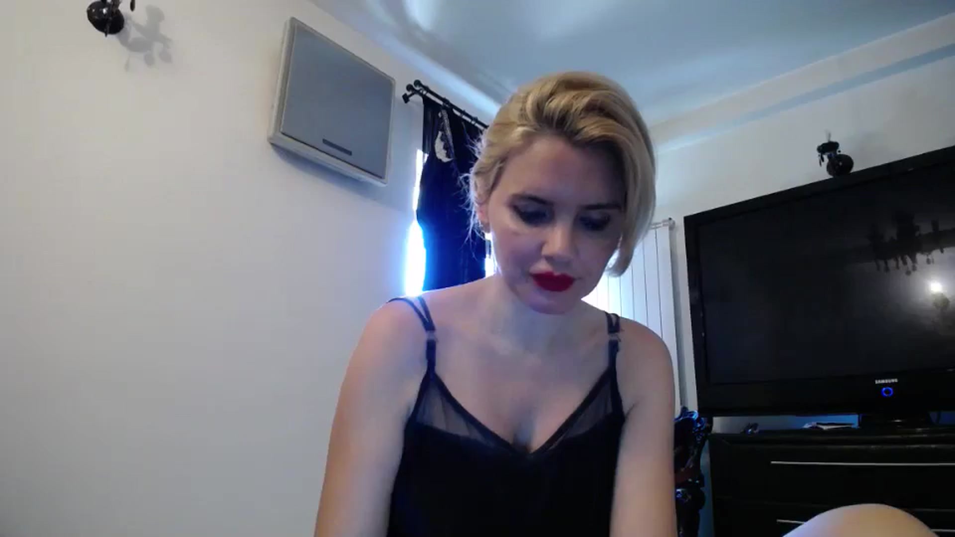 Gallery image thumbnail from Klarita_'s myfreecams stream on, 05/26/2024, 14:10 image 6 of 20