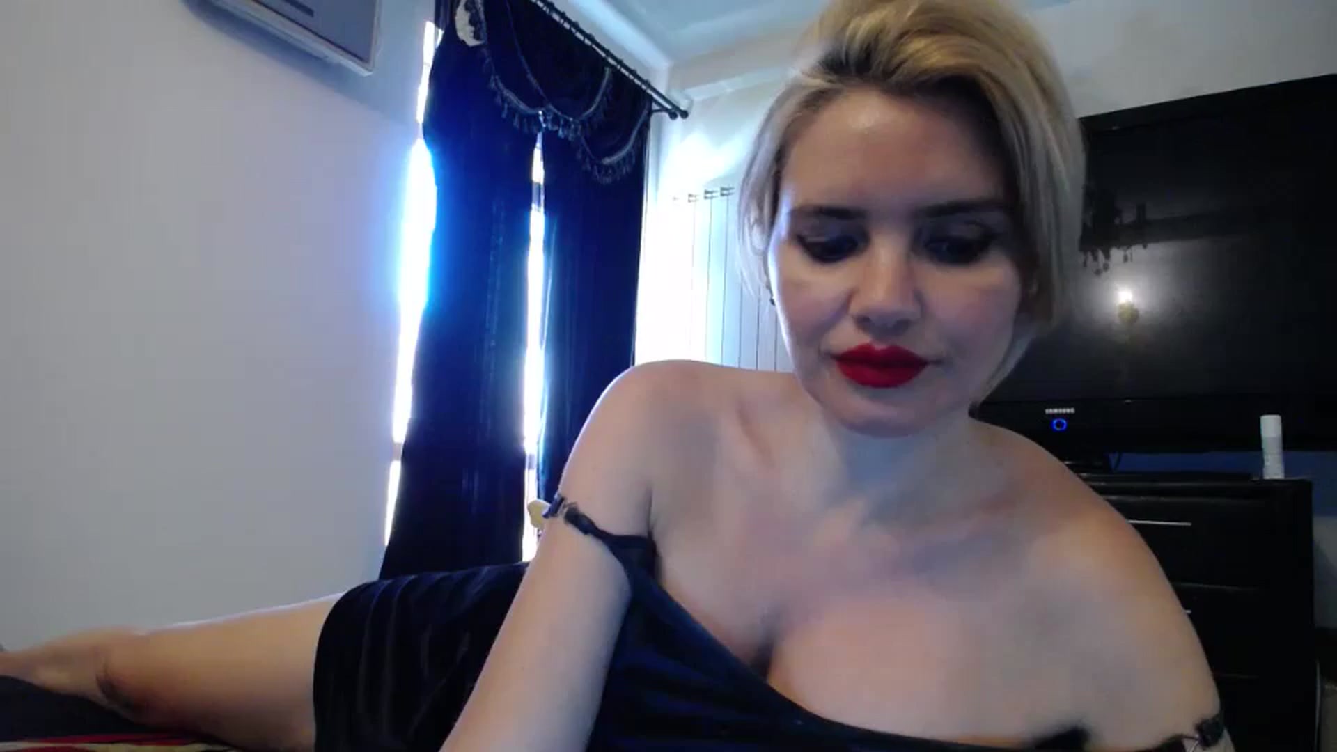 Gallery image thumbnail from Klarita_'s myfreecams stream on, 05/26/2024, 14:10 image 11 of 20
