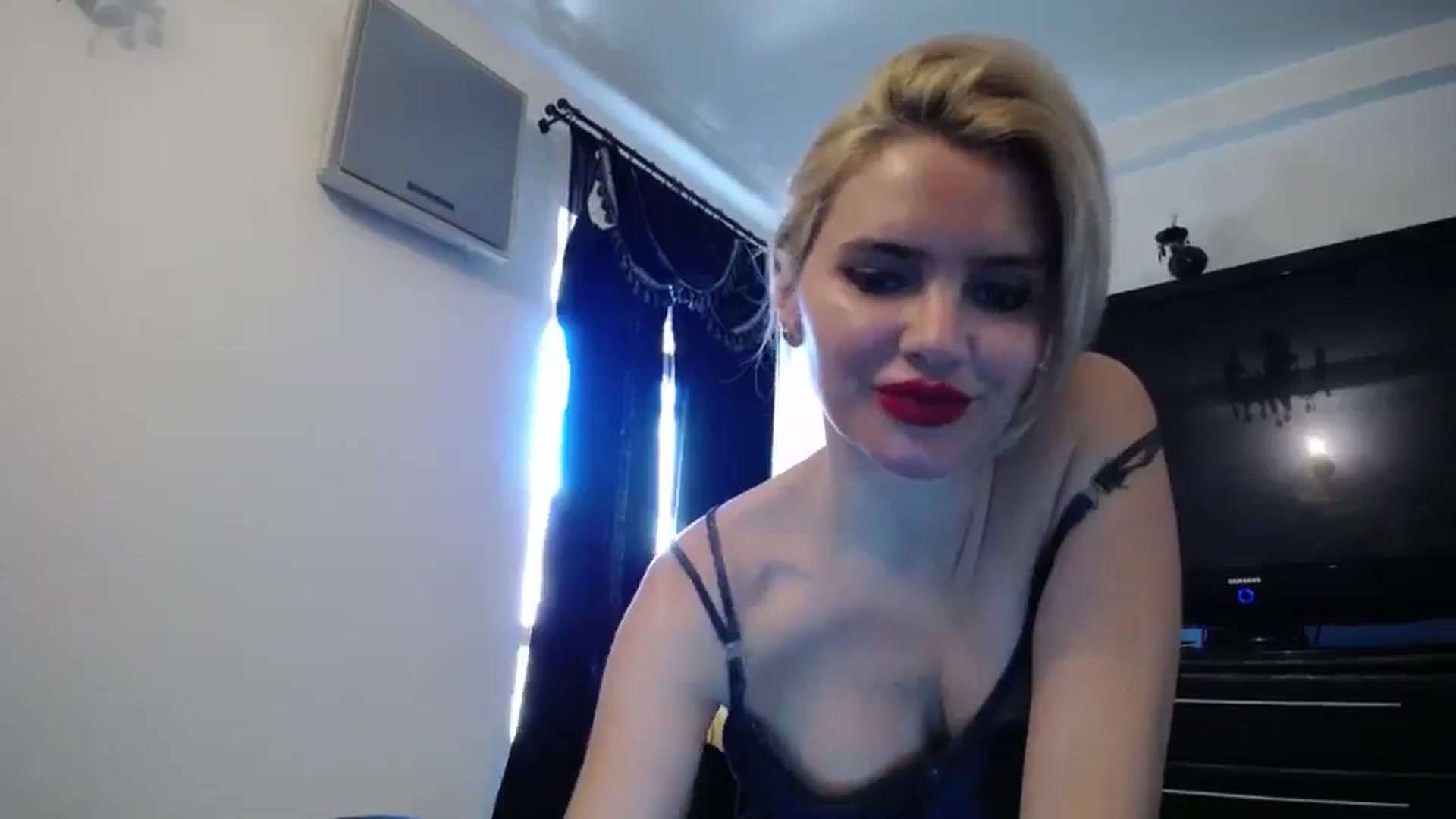 Gallery image thumbnail from Klarita_'s myfreecams stream on, 05/26/2024, 14:10 image 7 of 20