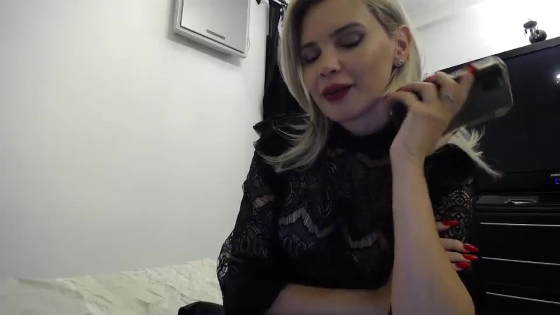 Gallery image thumbnail from Klarita_'s myfreecams stream on, 05/27/2024, 21:45 image 15 of 20