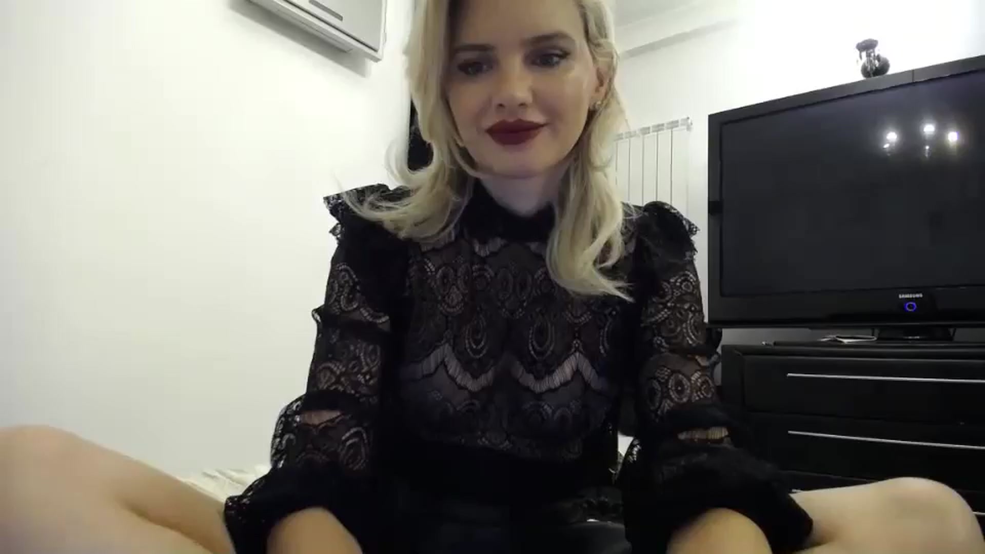 Gallery image thumbnail from Klarita_'s myfreecams stream on, 05/27/2024, 21:45 image 1 of 20