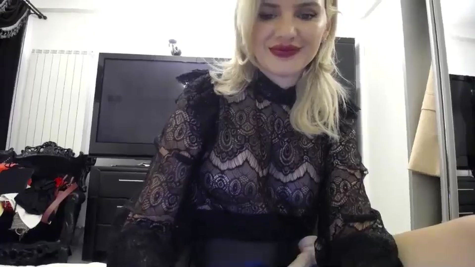Gallery image thumbnail from Klarita_'s myfreecams stream on, 05/27/2024, 21:45 image 8 of 20