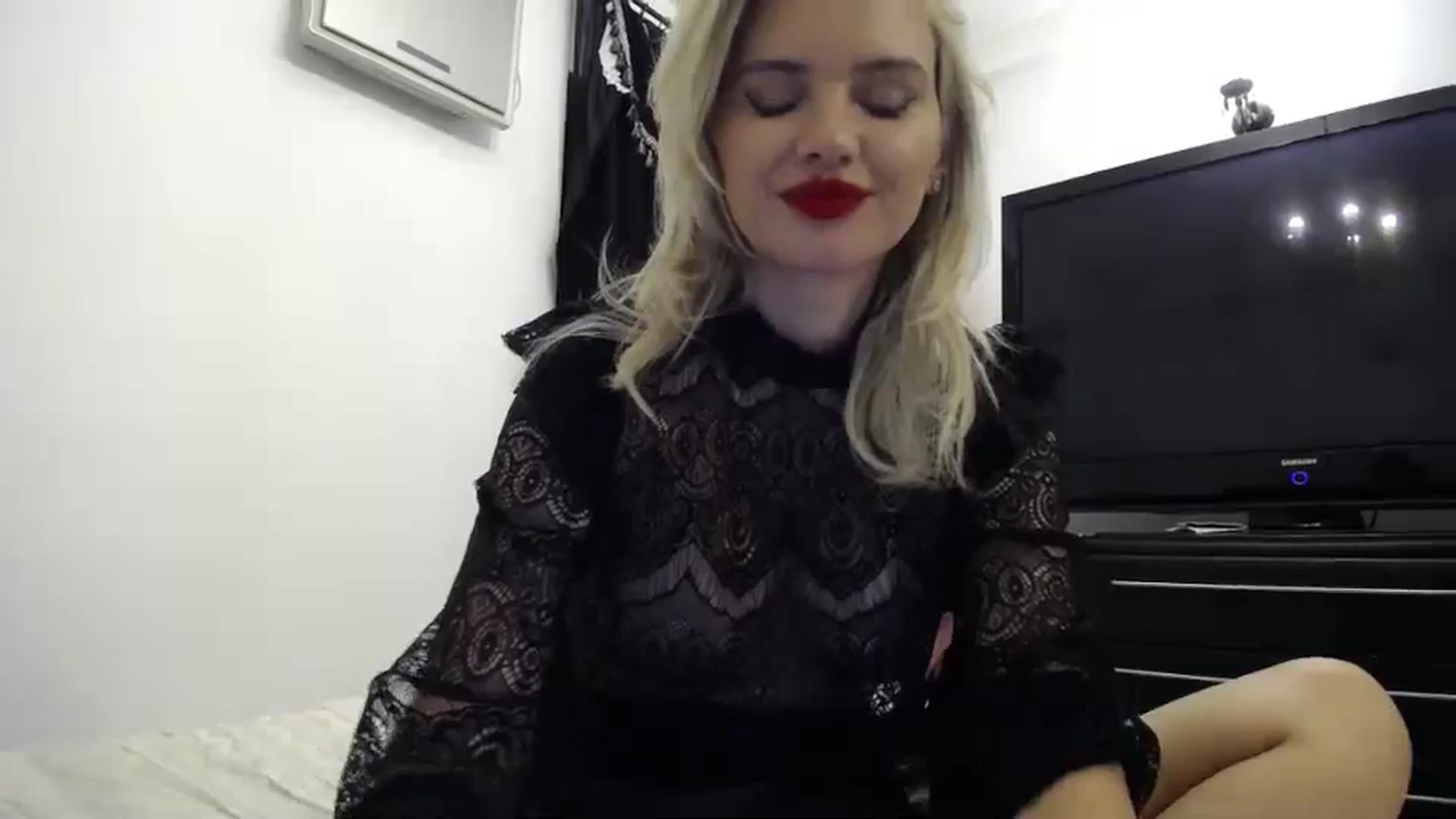 Gallery image thumbnail from Klarita_'s myfreecams stream on, 05/27/2024, 21:45 image 18 of 20