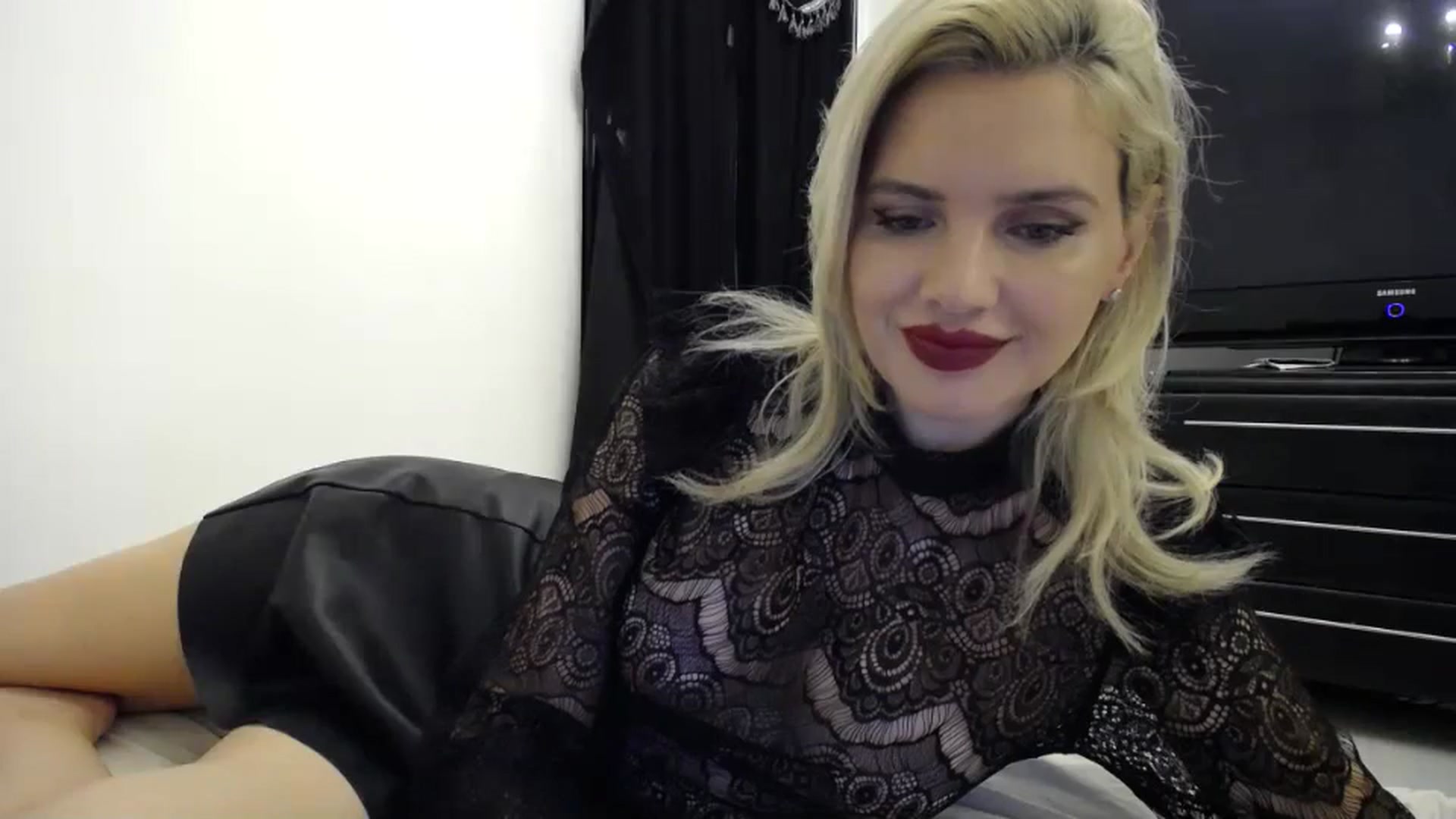 Gallery image thumbnail from Klarita_'s myfreecams stream on, 05/27/2024, 21:45 image 4 of 20