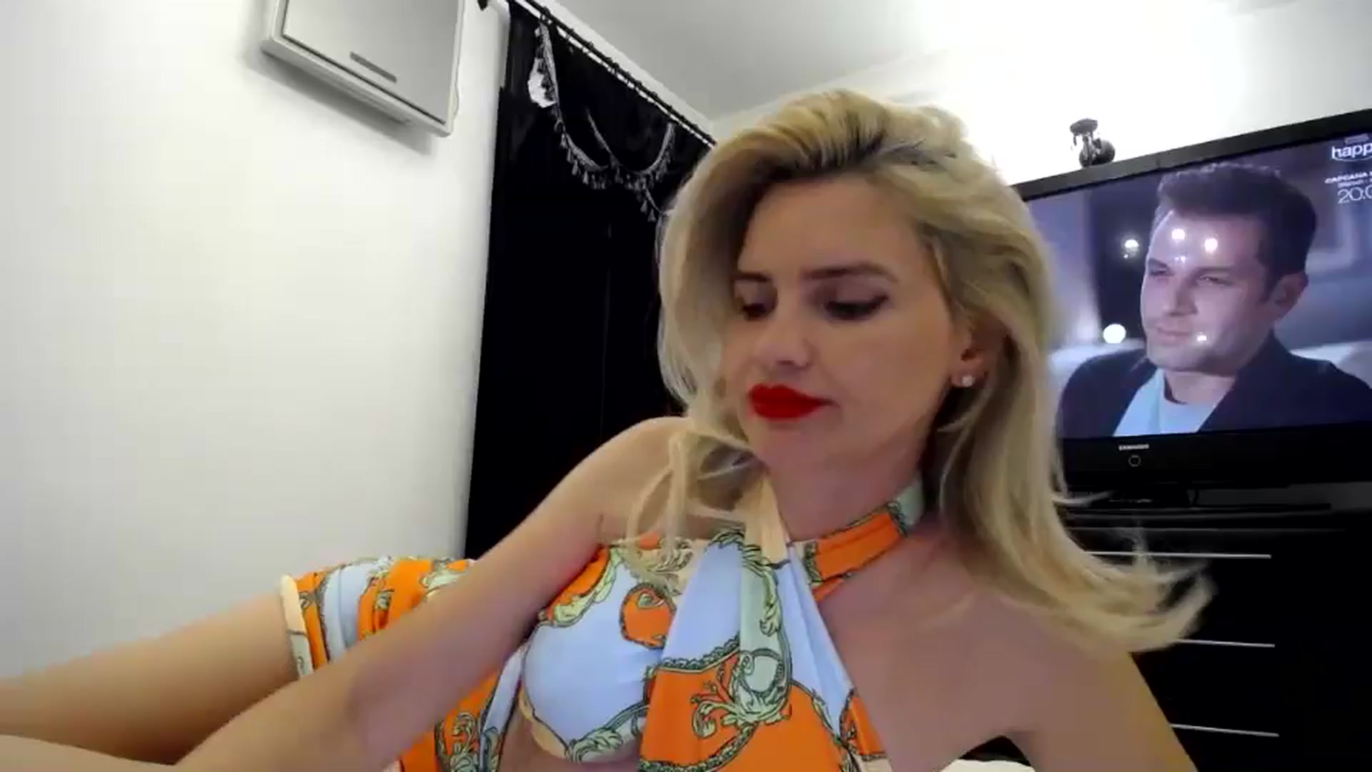 Gallery image thumbnail from Klarita_'s myfreecams stream on, 05/30/2024, 20:43 image 1 of 20