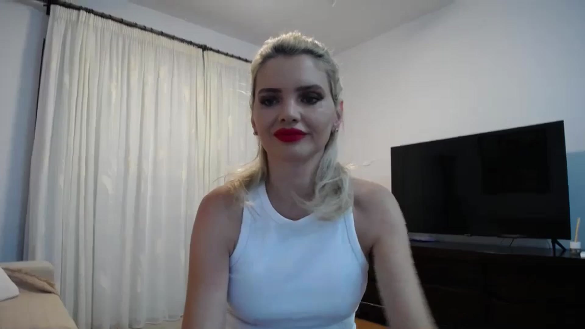 Gallery image thumbnail from Klarita_'s myfreecams stream on, 05/31/2024, 20:31 image 7 of 20