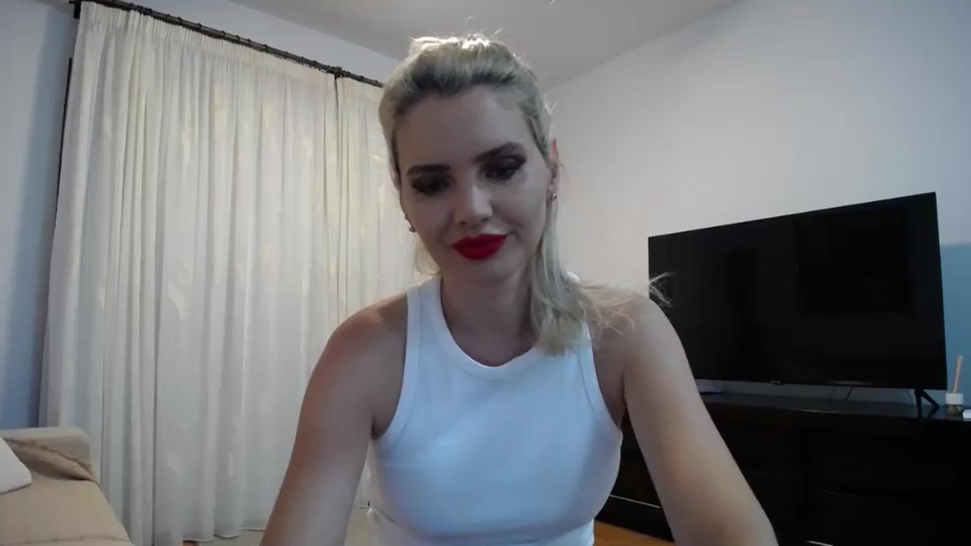 Gallery image thumbnail from Klarita_'s myfreecams stream on, 05/31/2024, 20:31 image 1 of 20