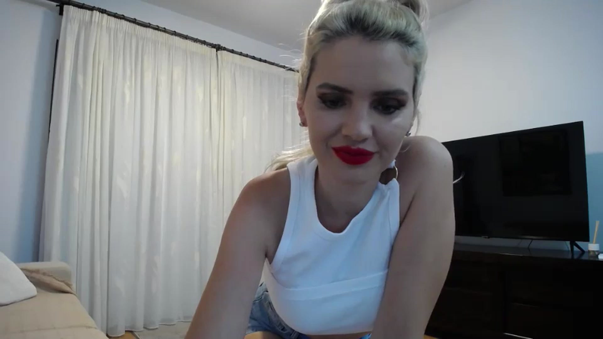 Gallery image thumbnail from Klarita_'s myfreecams stream on, 05/31/2024, 20:31 image 20 of 20