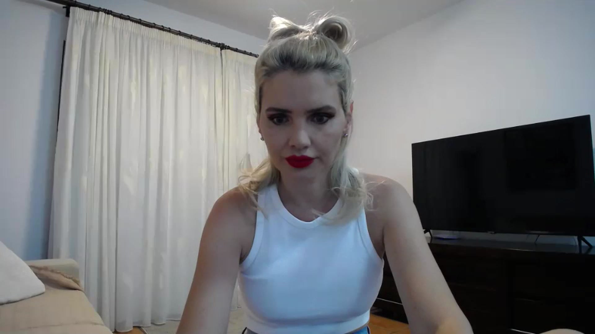 Gallery image thumbnail from Klarita_'s myfreecams stream on, 05/31/2024, 20:31 image 11 of 20
