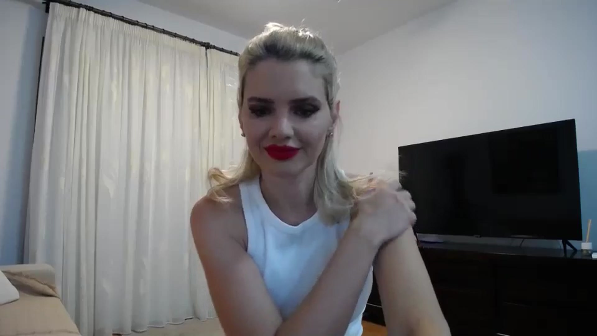 Gallery image thumbnail from Klarita_'s myfreecams stream on, 05/31/2024, 20:31 image 3 of 20