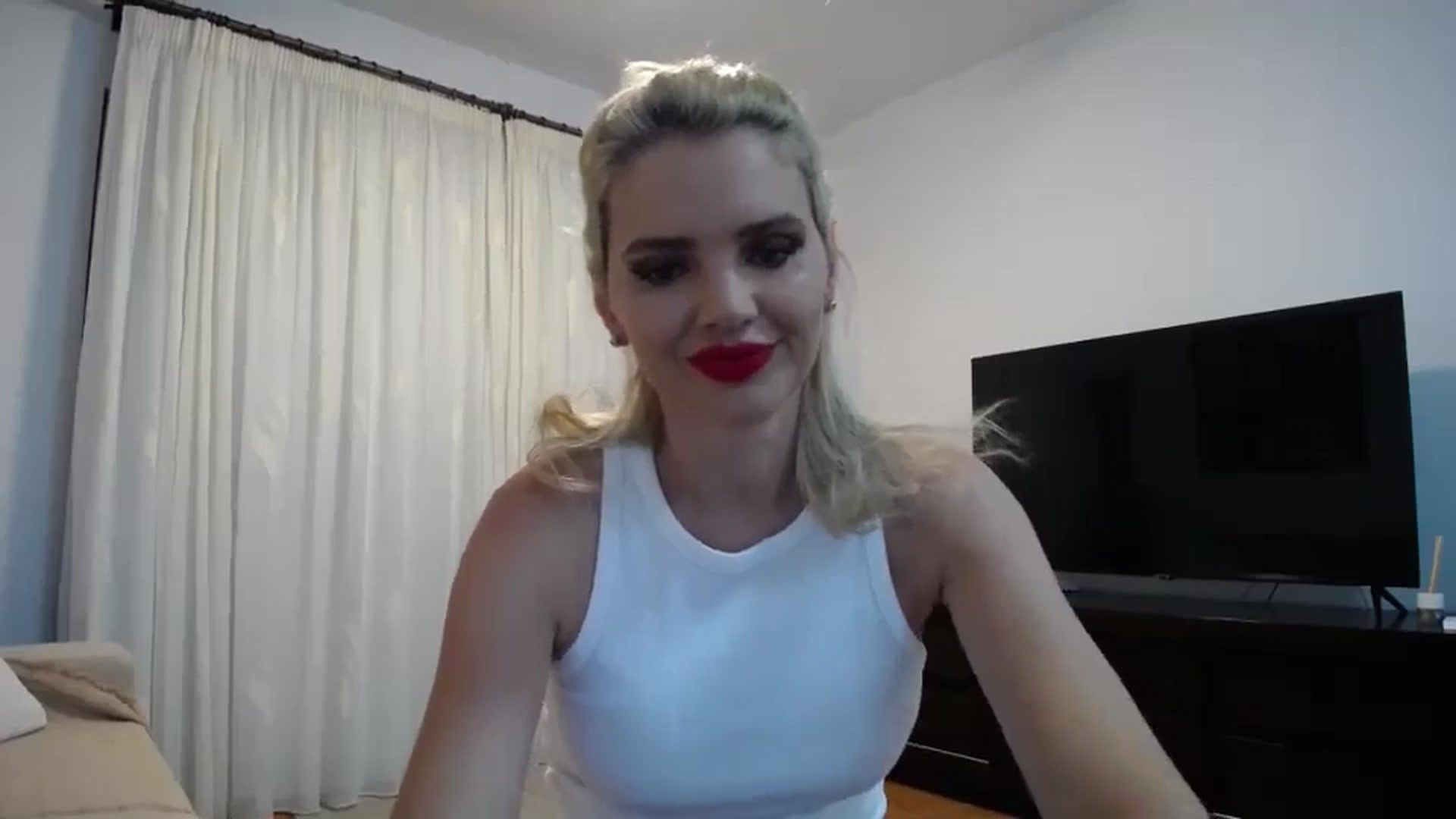 Gallery image thumbnail from Klarita_'s myfreecams stream on, 05/31/2024, 20:31 image 2 of 20