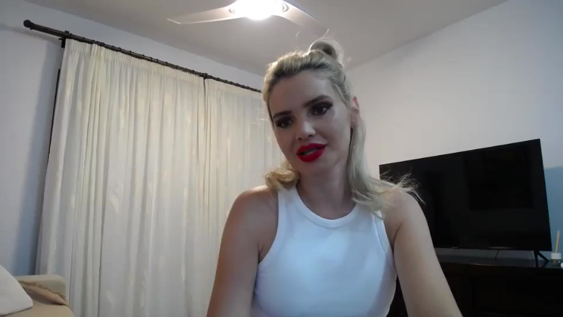 Gallery image thumbnail from Klarita_'s myfreecams stream on, 05/31/2024, 21:02 image 1 of 20