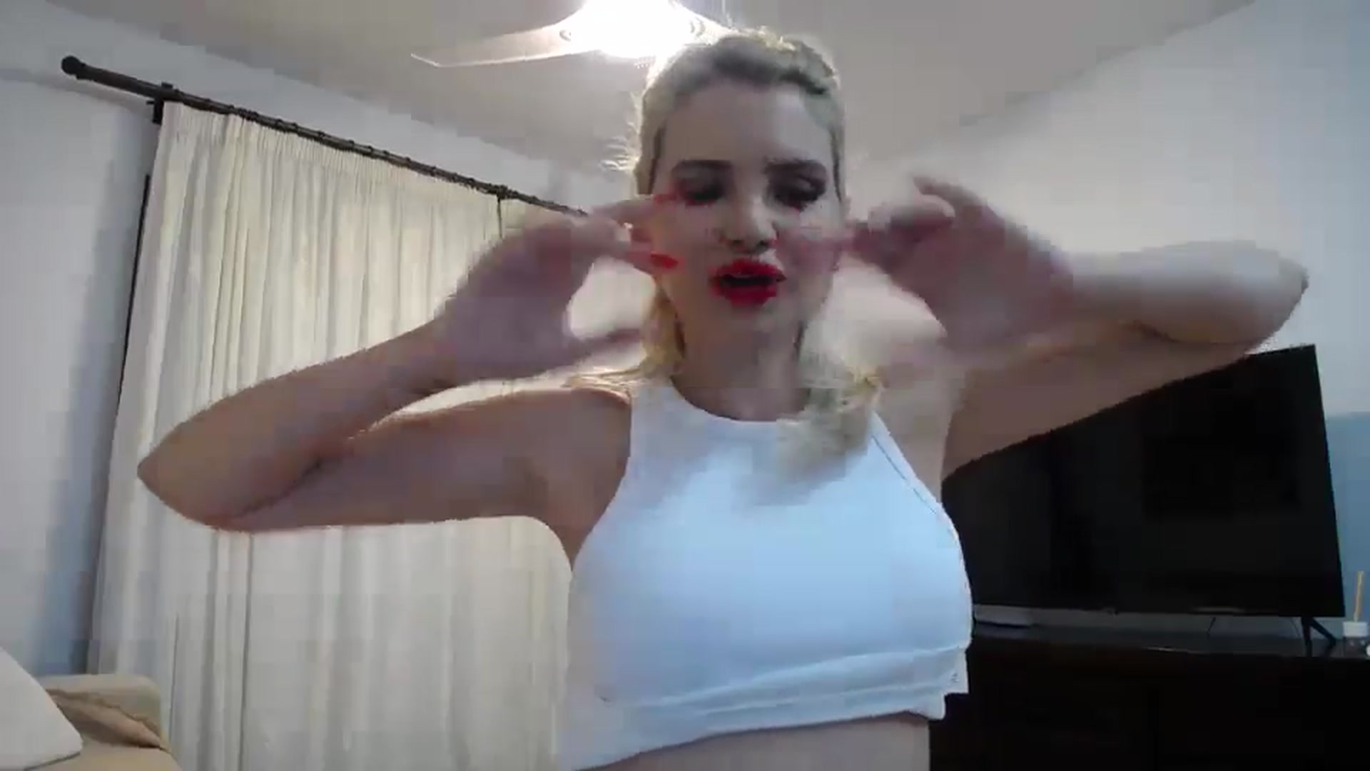 Gallery image thumbnail from Klarita_'s myfreecams stream on, 05/31/2024, 21:02 image 15 of 20