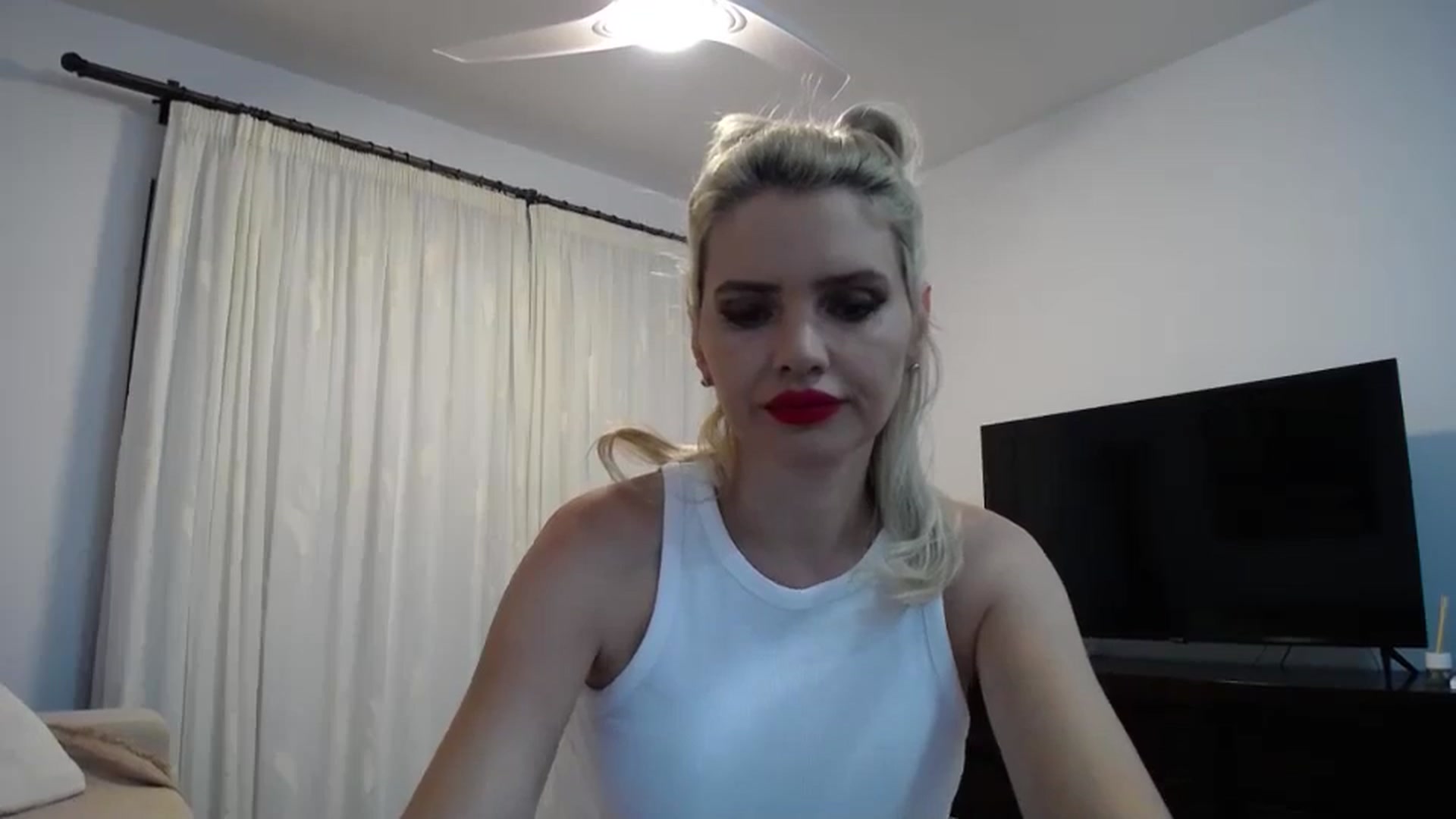 Gallery image thumbnail from Klarita_'s myfreecams stream on, 05/31/2024, 21:02 image 7 of 20