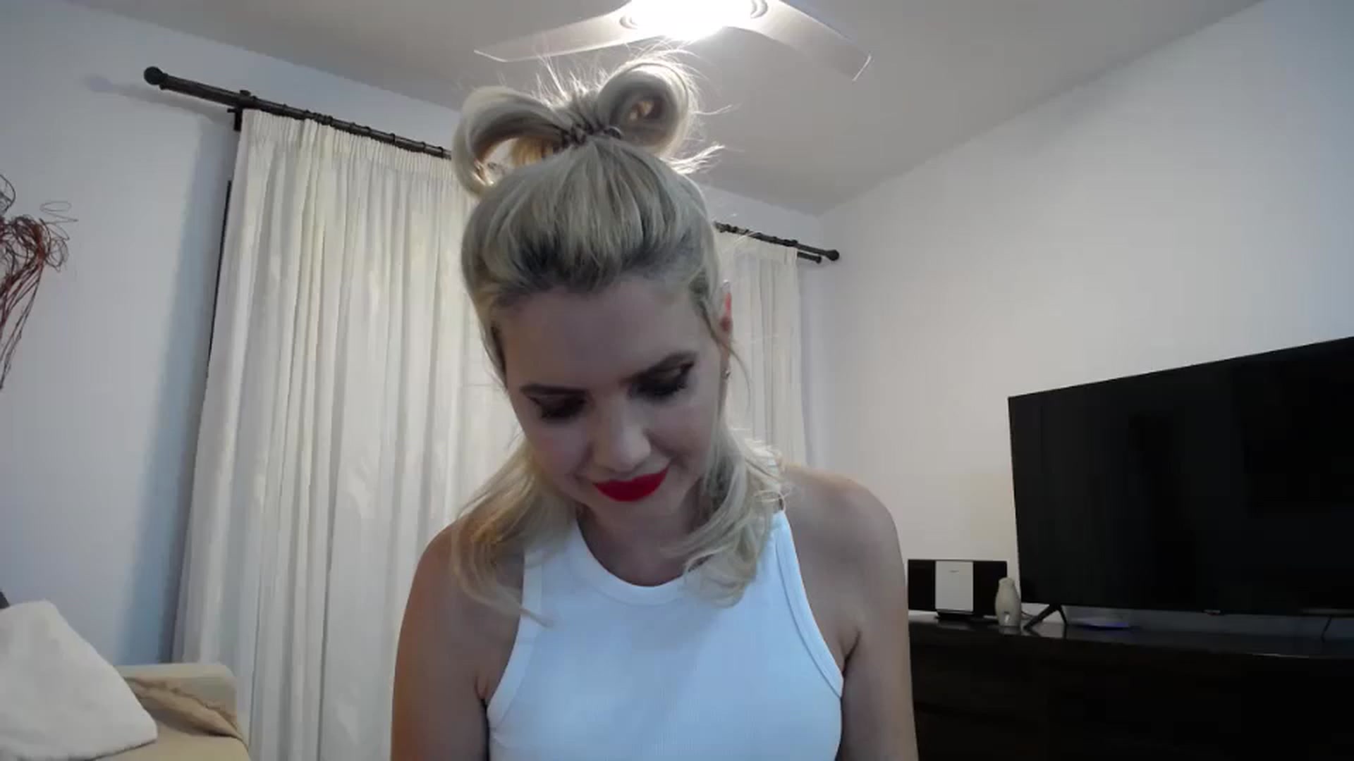 Gallery image thumbnail from Klarita_'s myfreecams stream on, 05/31/2024, 22:22 image 1 of 20