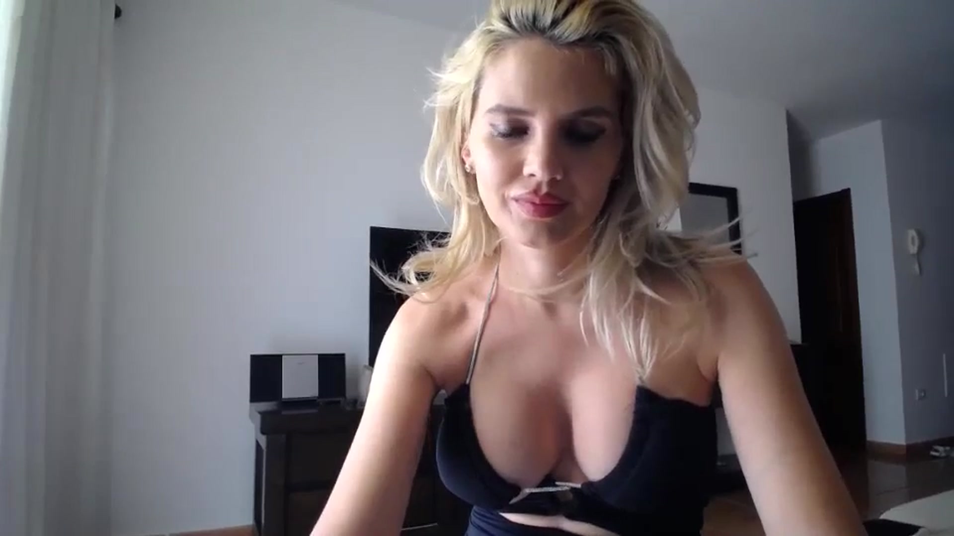 Gallery image thumbnail from Klarita_'s myfreecams stream on, 06/02/2024, 15:10 image 15 of 20