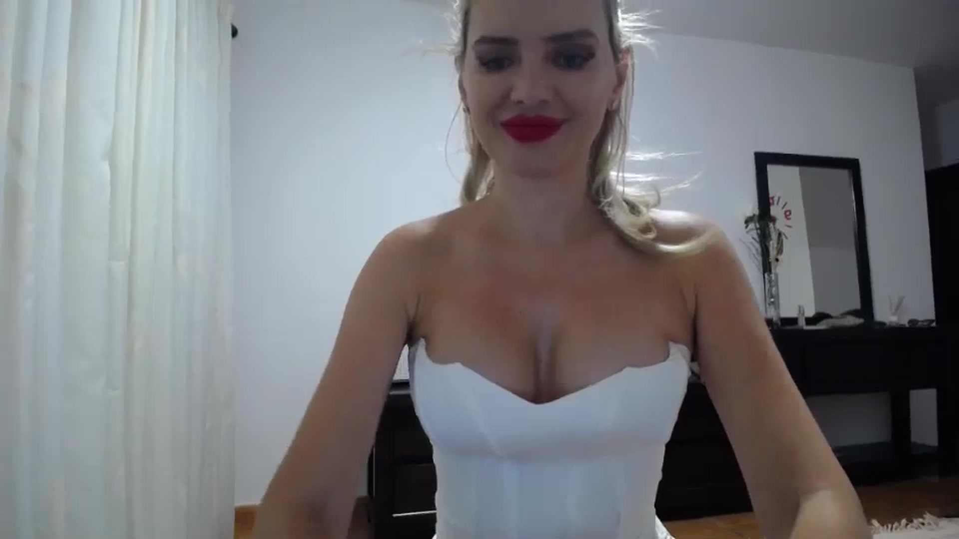 Gallery image thumbnail from Klarita_'s myfreecams stream on, 06/03/2024, 21:50 image 9 of 20