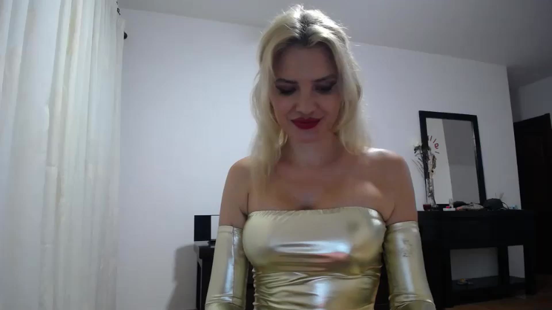 Gallery image thumbnail from Klarita_'s myfreecams stream on, 06/04/2024, 21:57 image 3 of 20